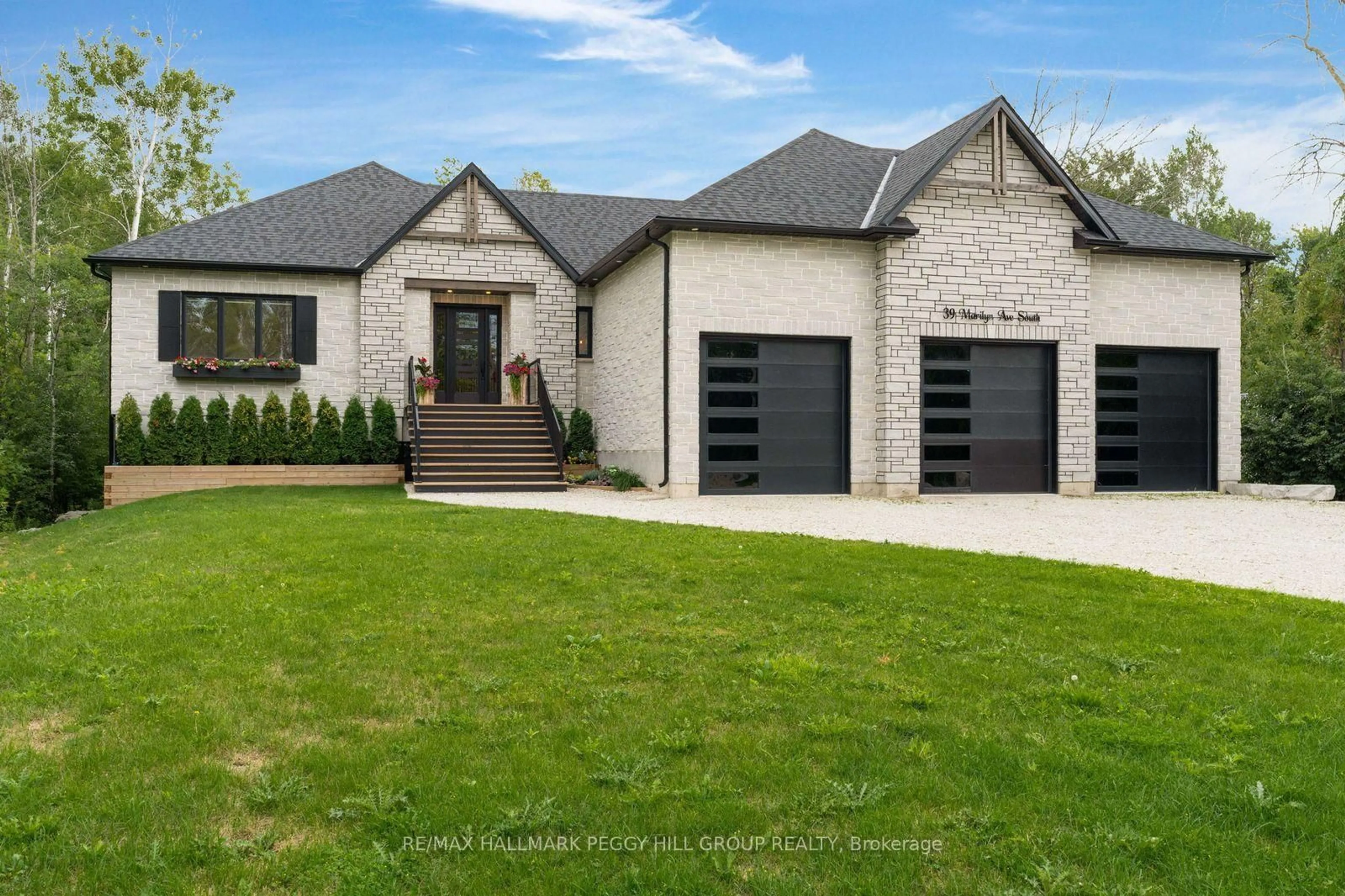 Home with brick exterior material, street for 39 Marilyn Ave, Wasaga Beach Ontario L9Z 2Y1