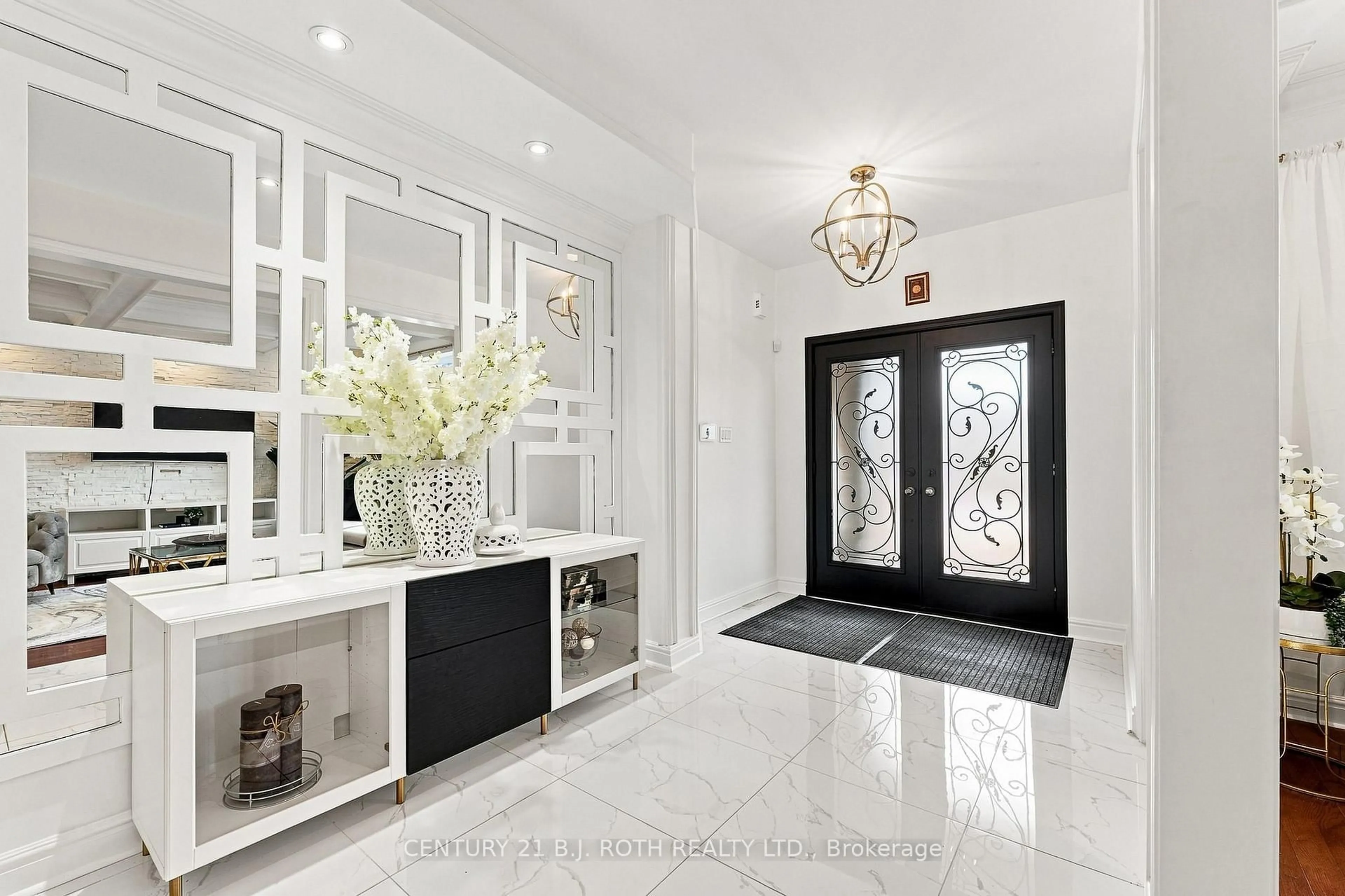 Indoor entryway for 134 Sandringham Dr, Barrie Ontario L4M 0C9