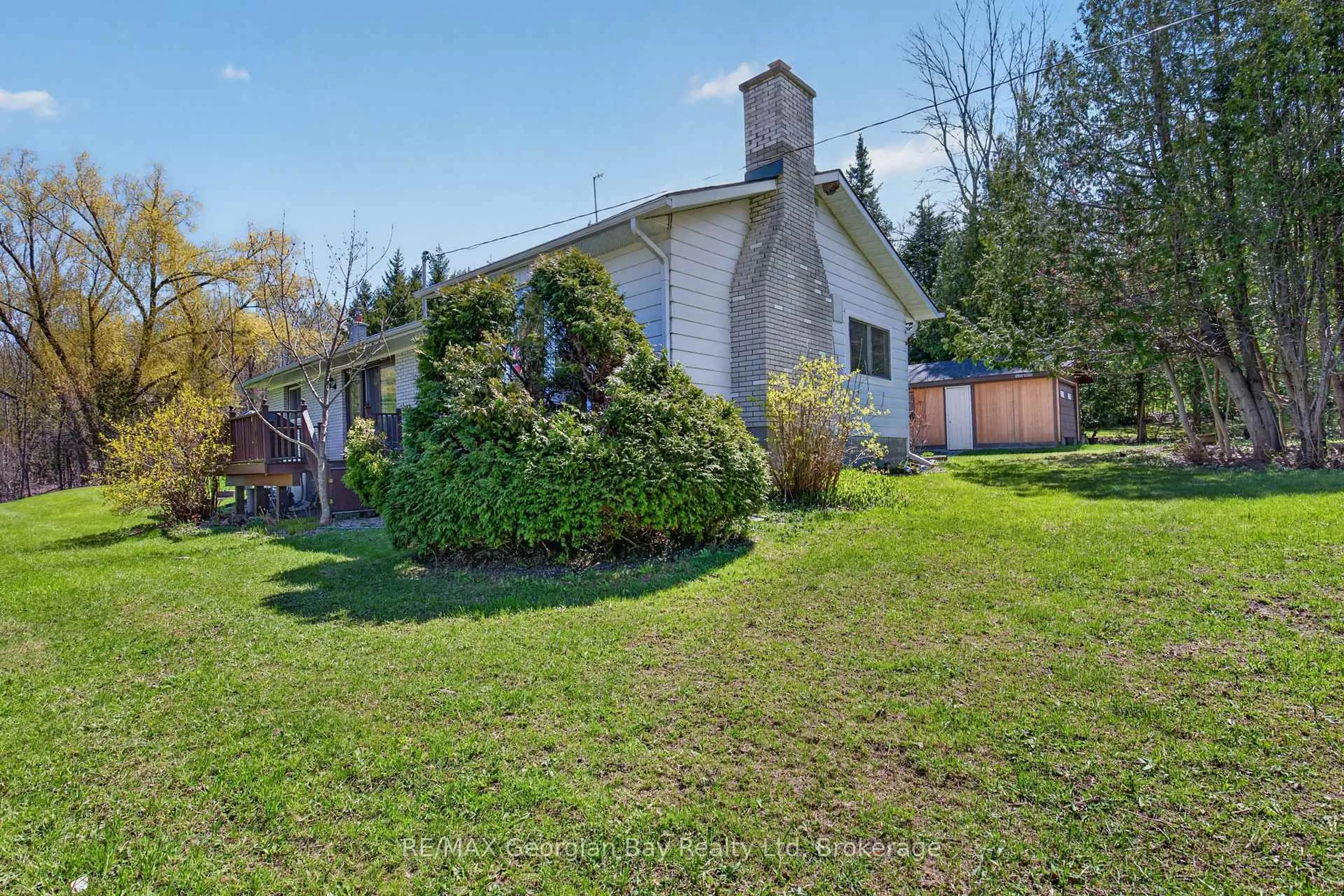 A pic from outside/outdoor area/front of a property/back of a property/a pic from drone, unknown for 2407 Rumney Rd, Tay Ontario L4R 4K3