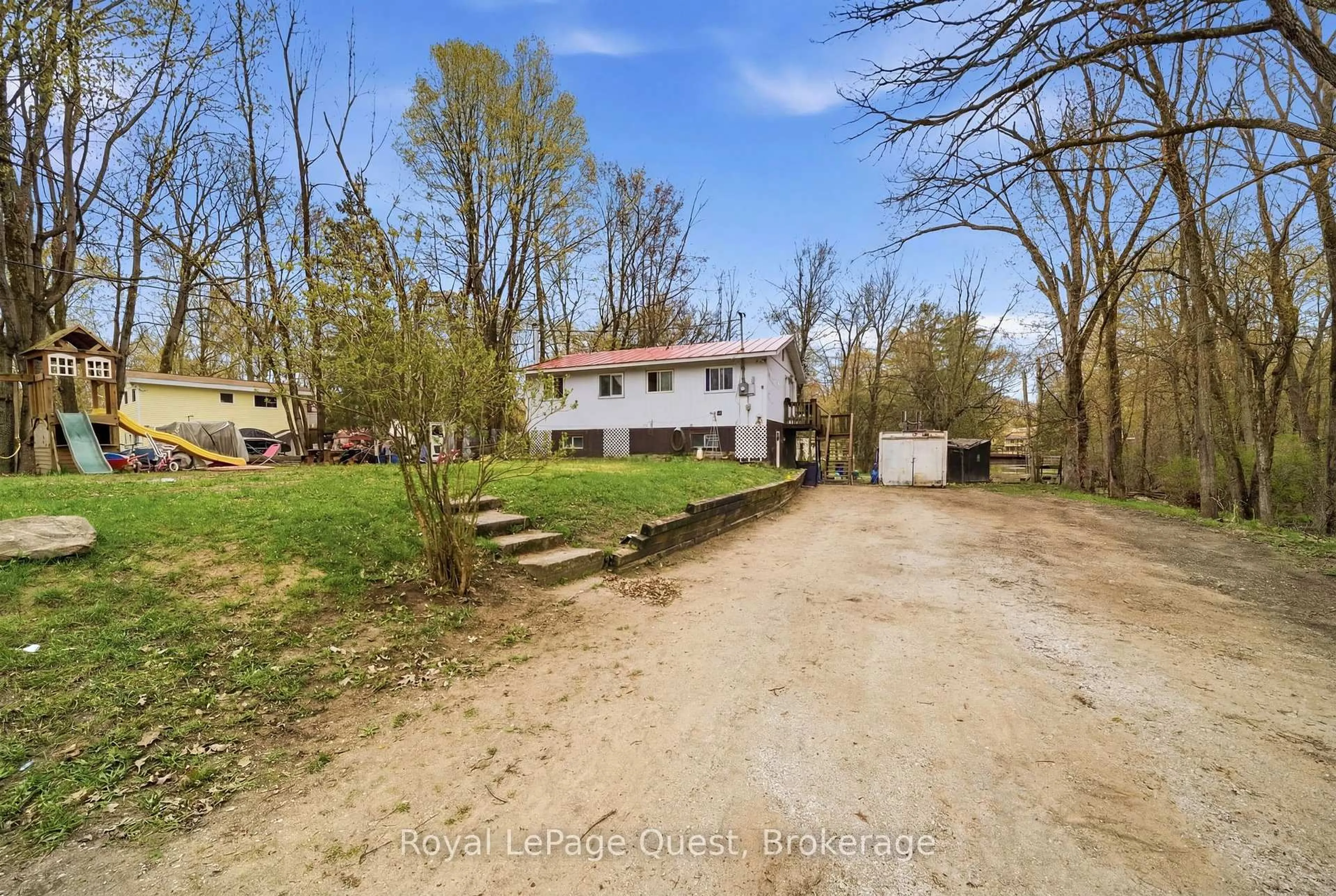 A pic from outside/outdoor area/front of a property/back of a property/a pic from drone, unknown for 7476 Ash Cres, Ramara Ontario L0K 2B0