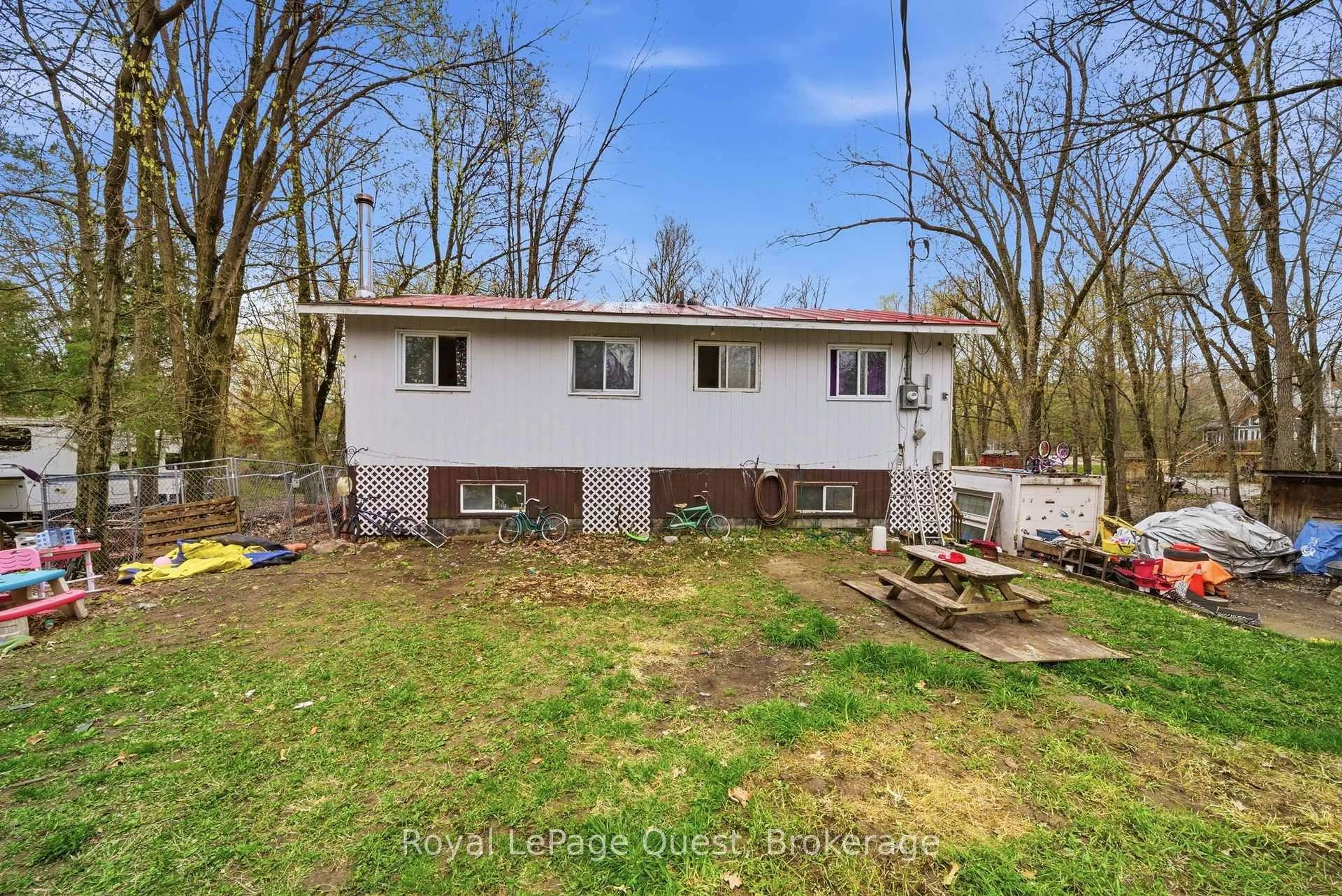 A pic from outside/outdoor area/front of a property/back of a property/a pic from drone, unknown for 7476 Ash Cres, Ramara Ontario L0K 2B0