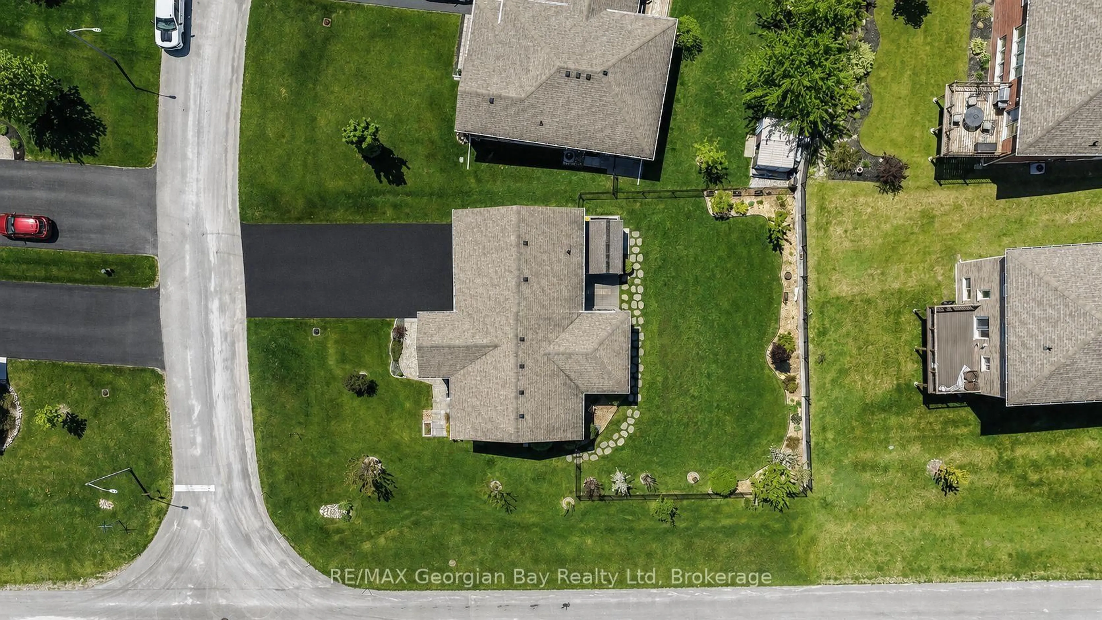 A pic from outside/outdoor area/front of a property/back of a property/a pic from drone, street for 936 Jordeli Lane, Midland Ontario L4R 0A6