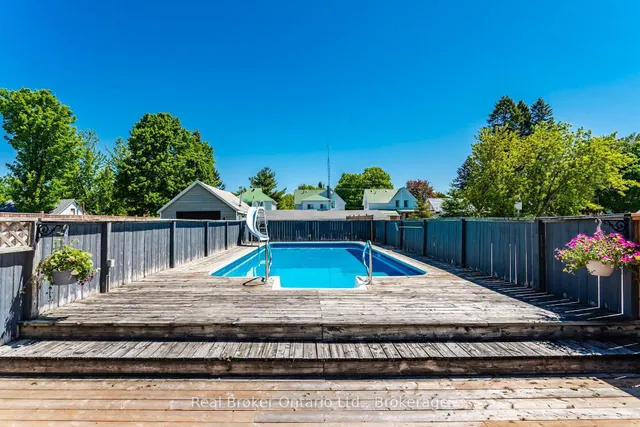 151 Main St, Penetanguishene 2