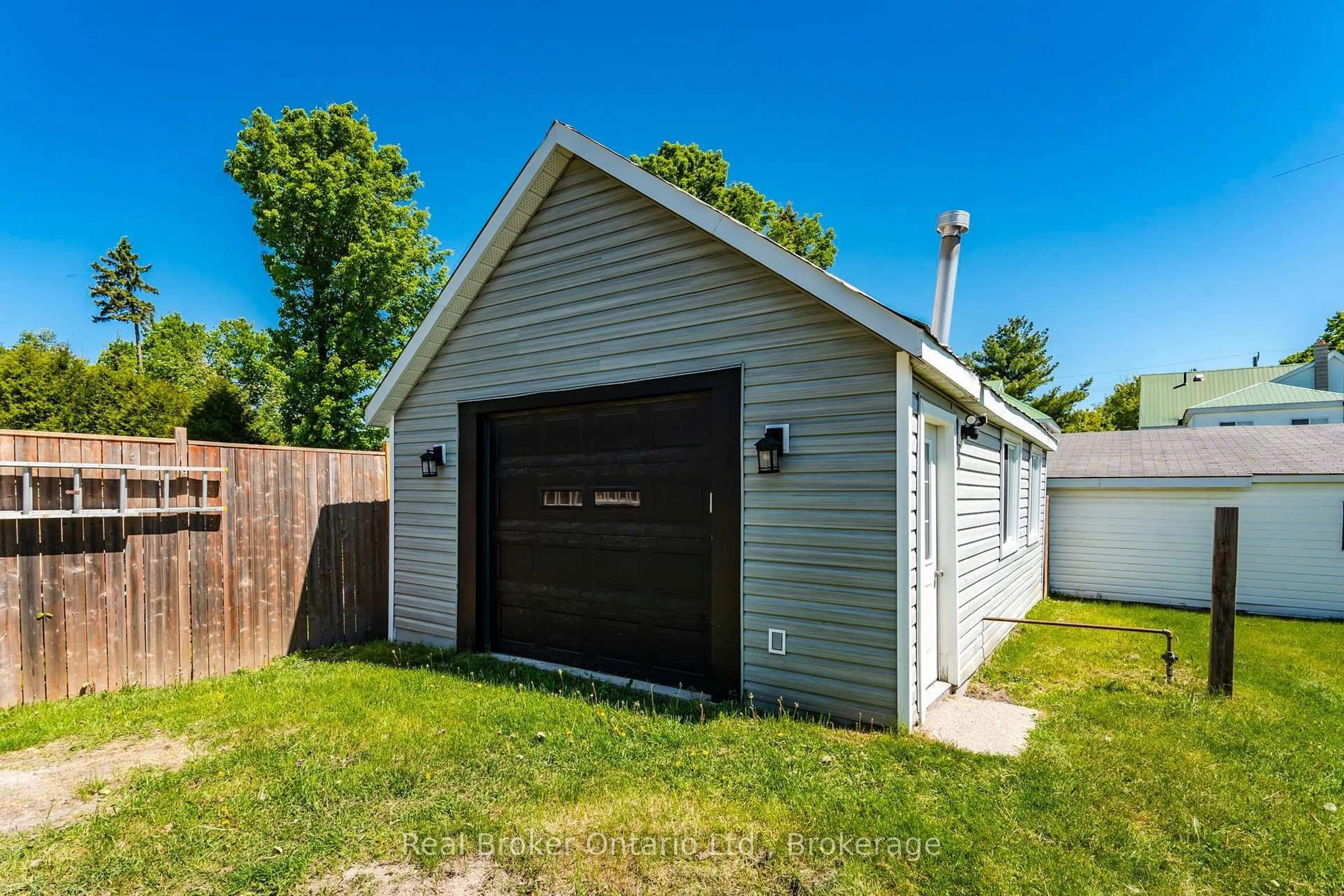 Shed for 151 Main St, Penetanguishene Ontario L9M 1L7
