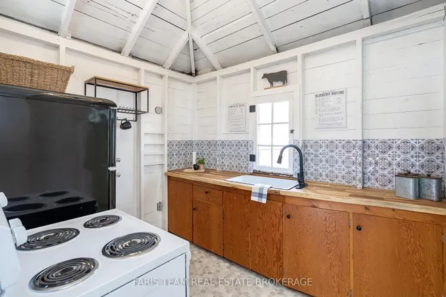 365 Robins Point Rd, Tay 4