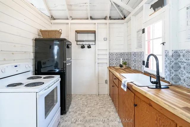 365 Robins Point Rd, Tay 5