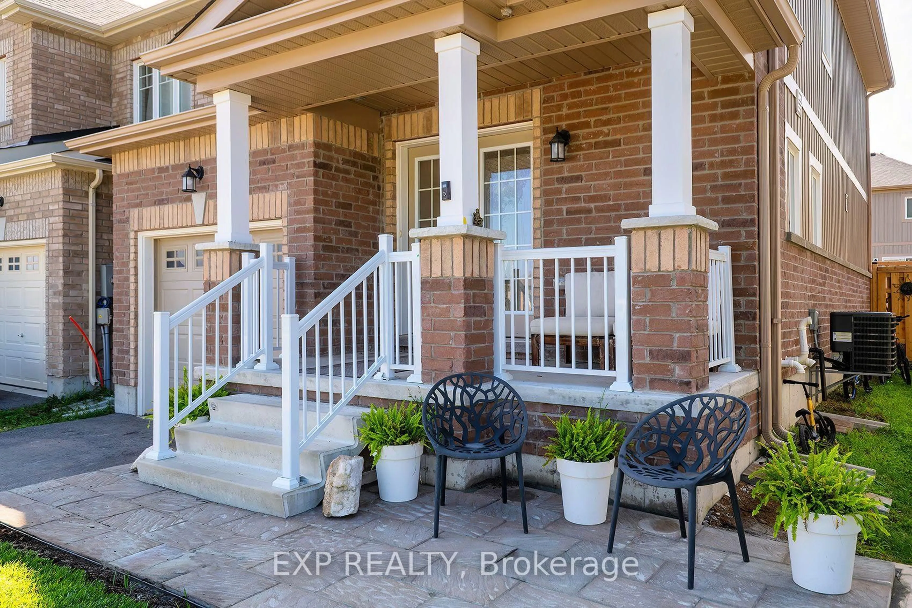 Indoor entryway for 106 Mabern St, Barrie Ontario L9J 0H8