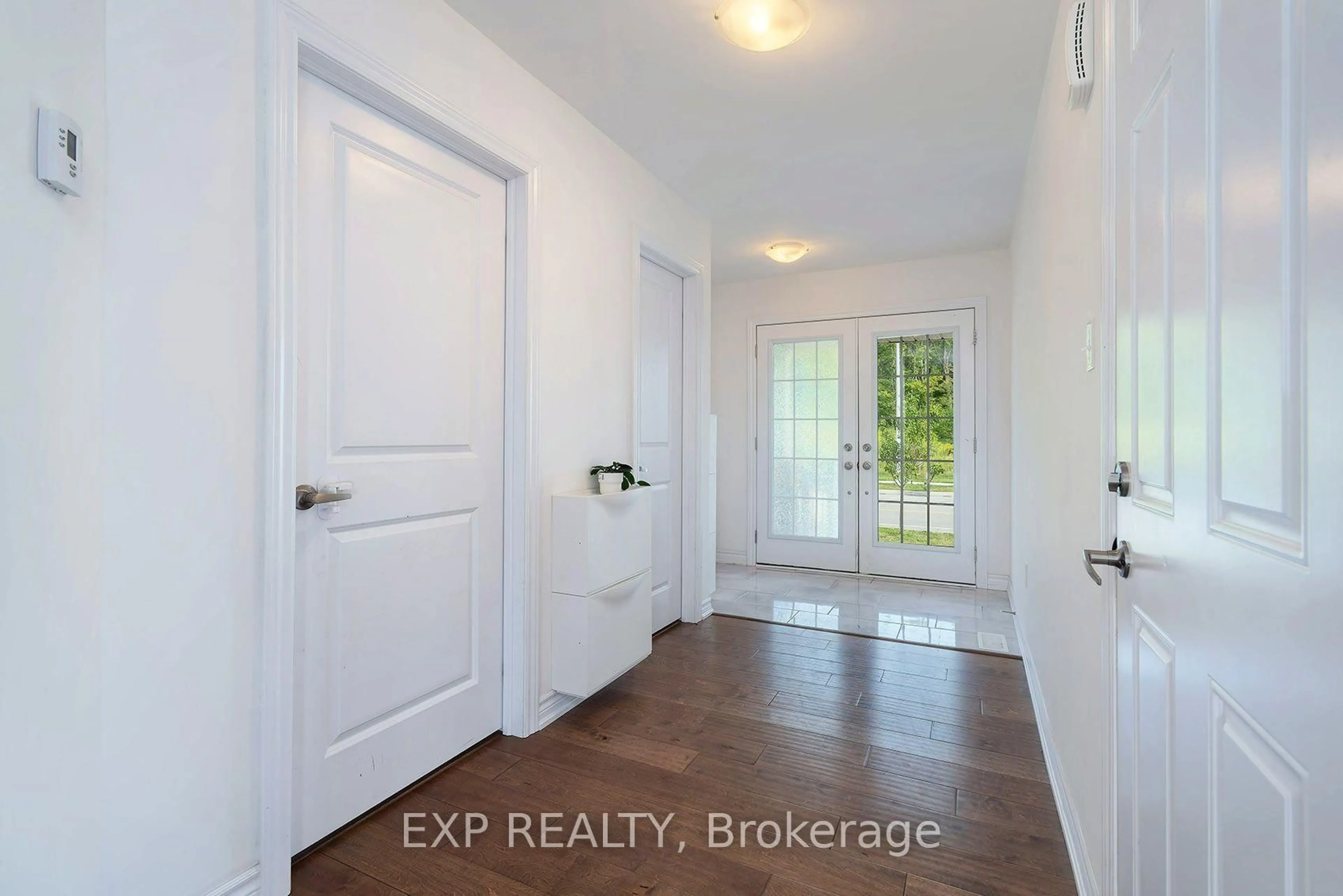 Indoor entryway for 106 Mabern St, Barrie Ontario L9J 0H8