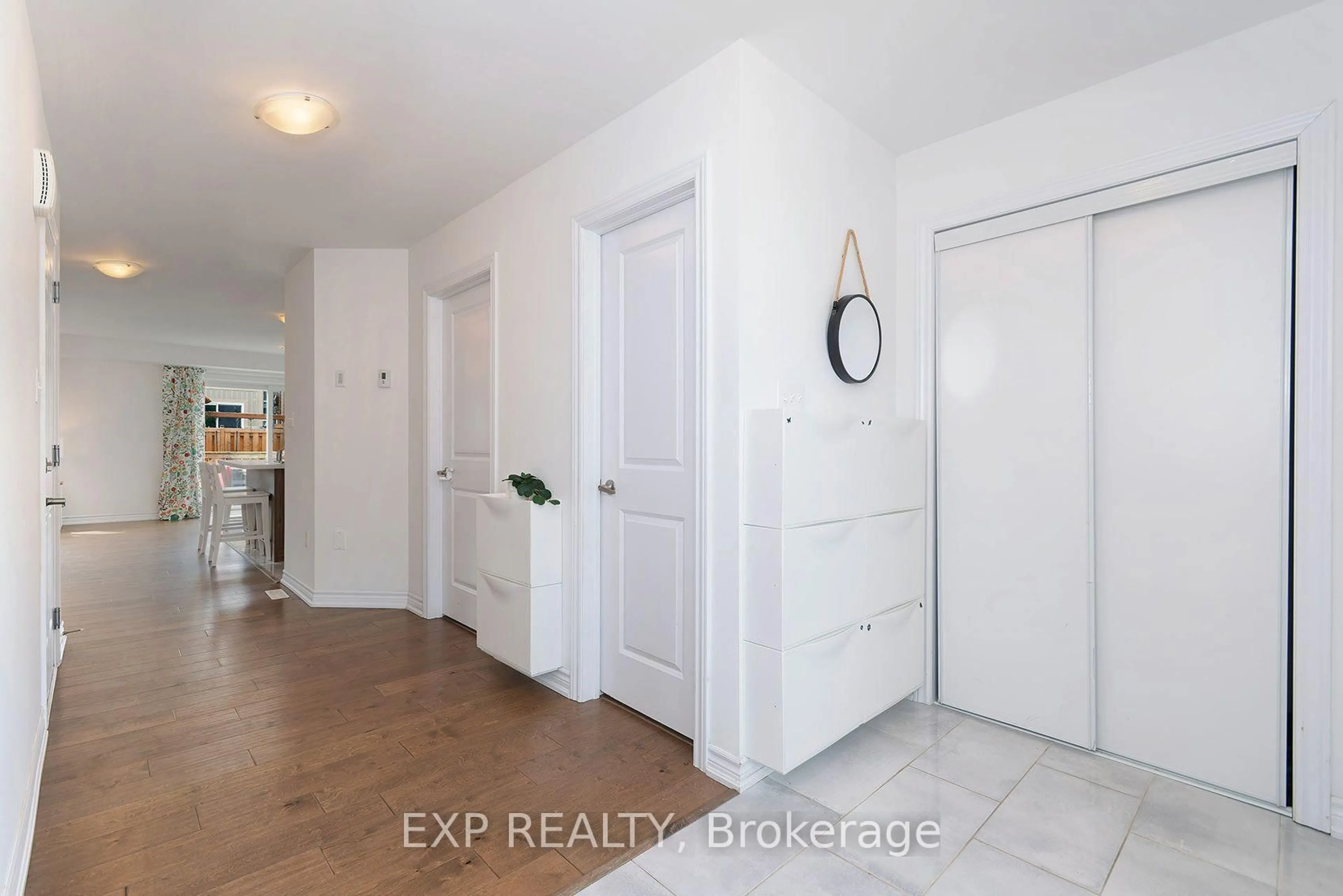 Indoor entryway for 106 Mabern St, Barrie Ontario L9J 0H8
