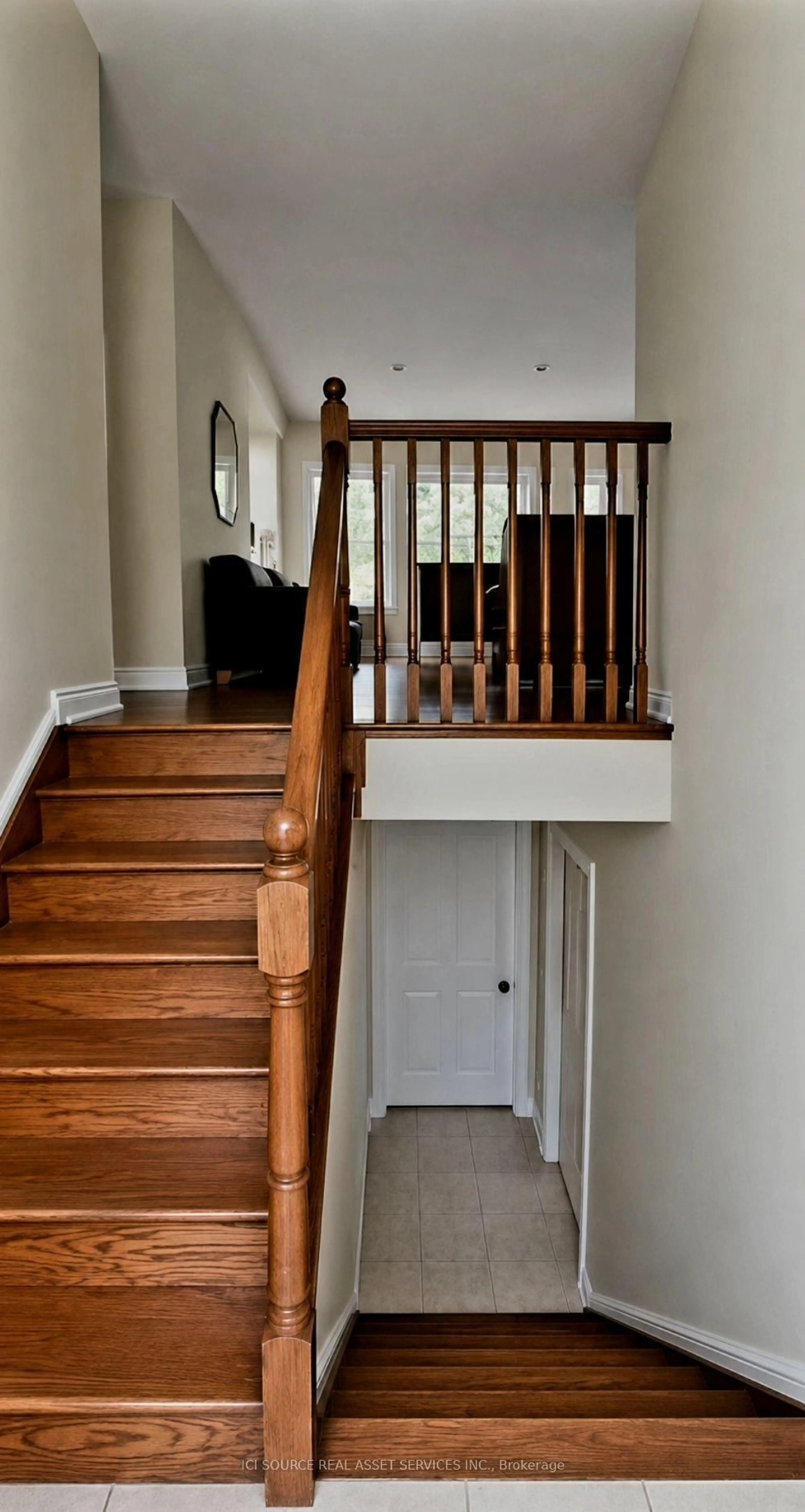 Stairs for 1361 Rimkey Cres, Severn Ontario L3V 0E9