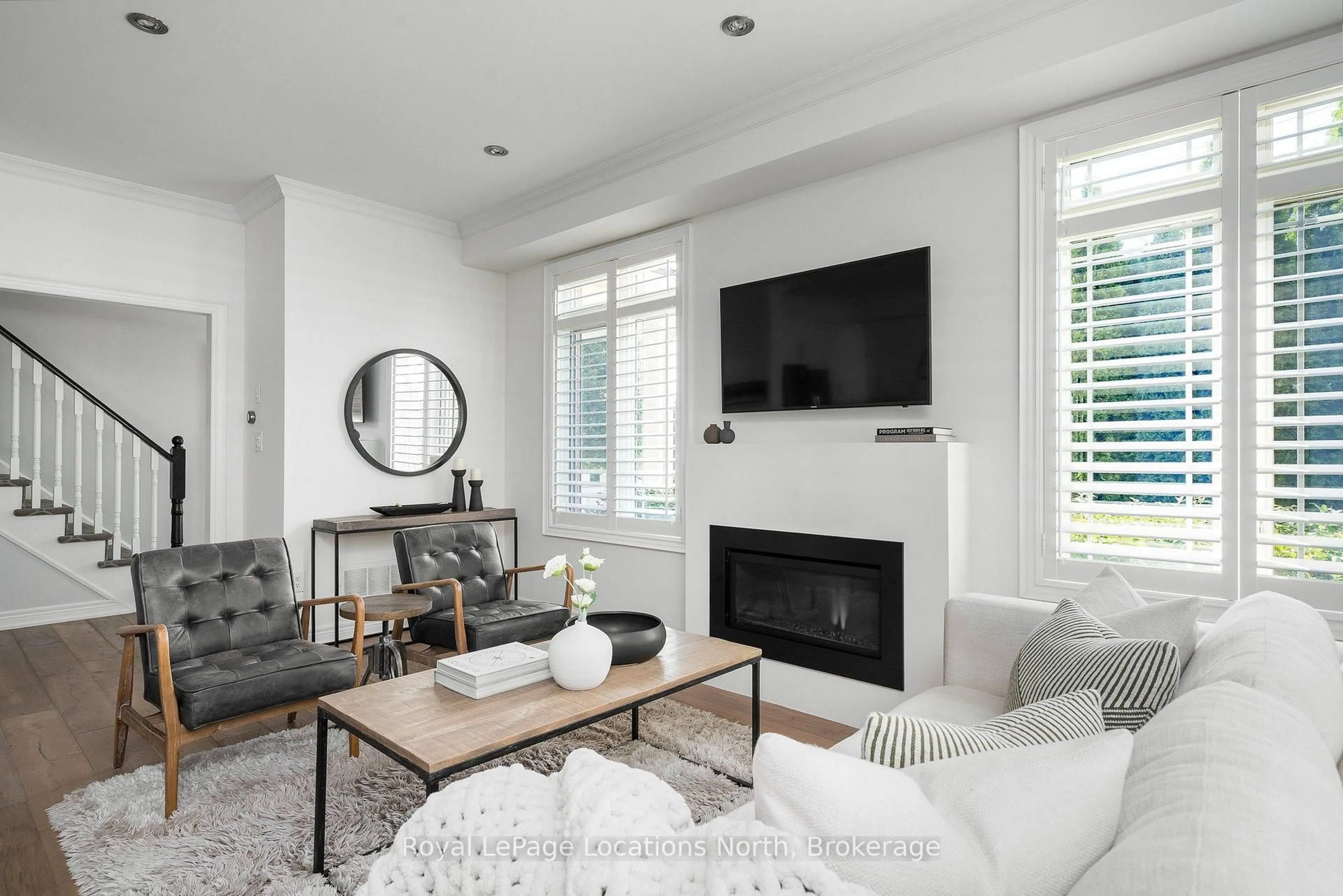 Living room with furniture, unknown for 35 SIDE LAUNCH Way, Collingwood Ontario L9Y 0J9