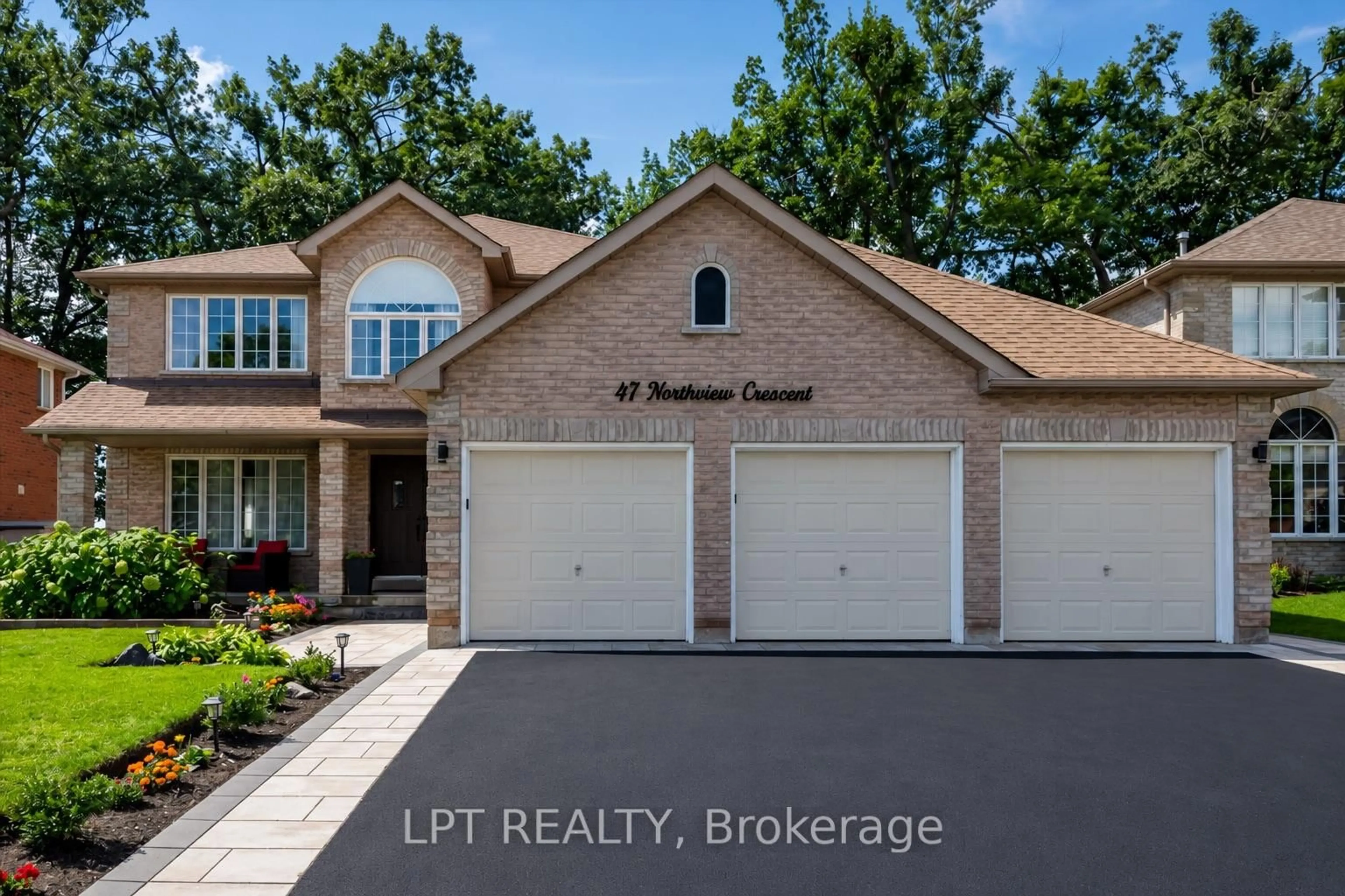 Home with brick exterior material, street for 47 Northview Cres, Barrie Ontario L4N 9T4