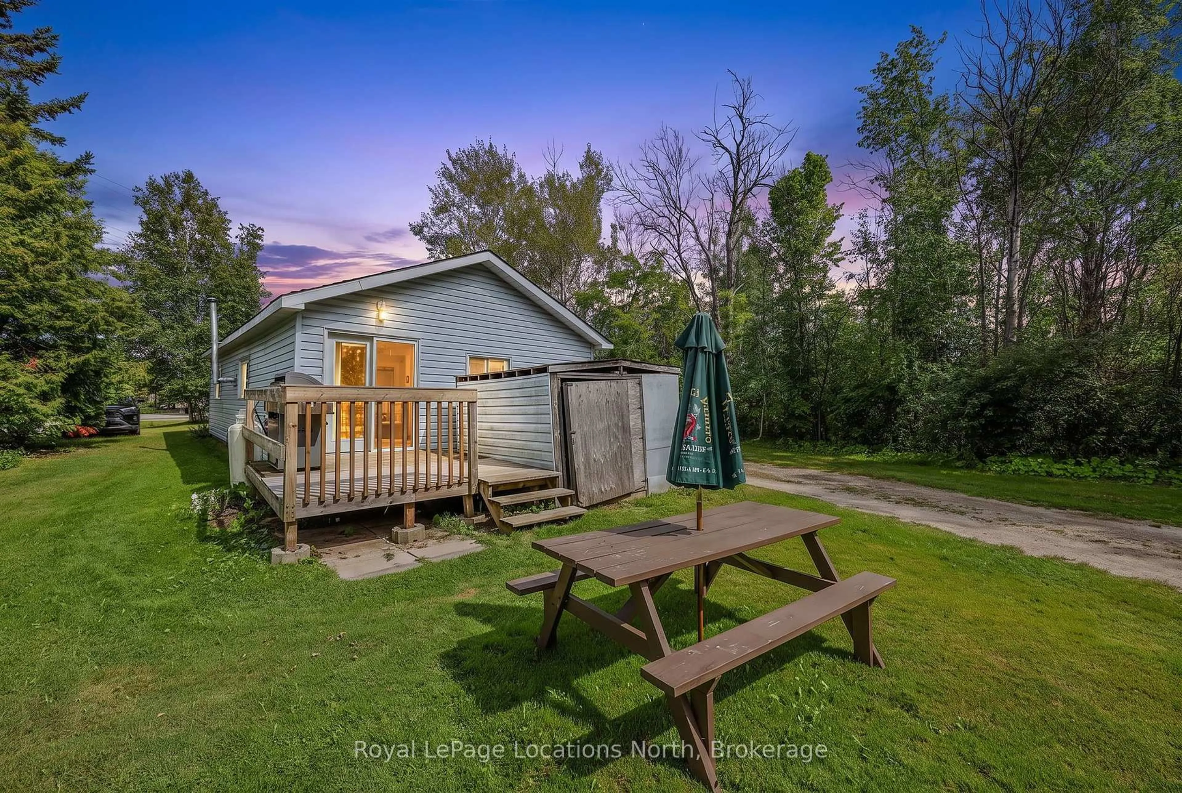 A pic from outside/outdoor area/front of a property/back of a property/a pic from drone, unknown for 9031 Beachwood Rd, Wasaga Beach Ontario L9Z 2X9