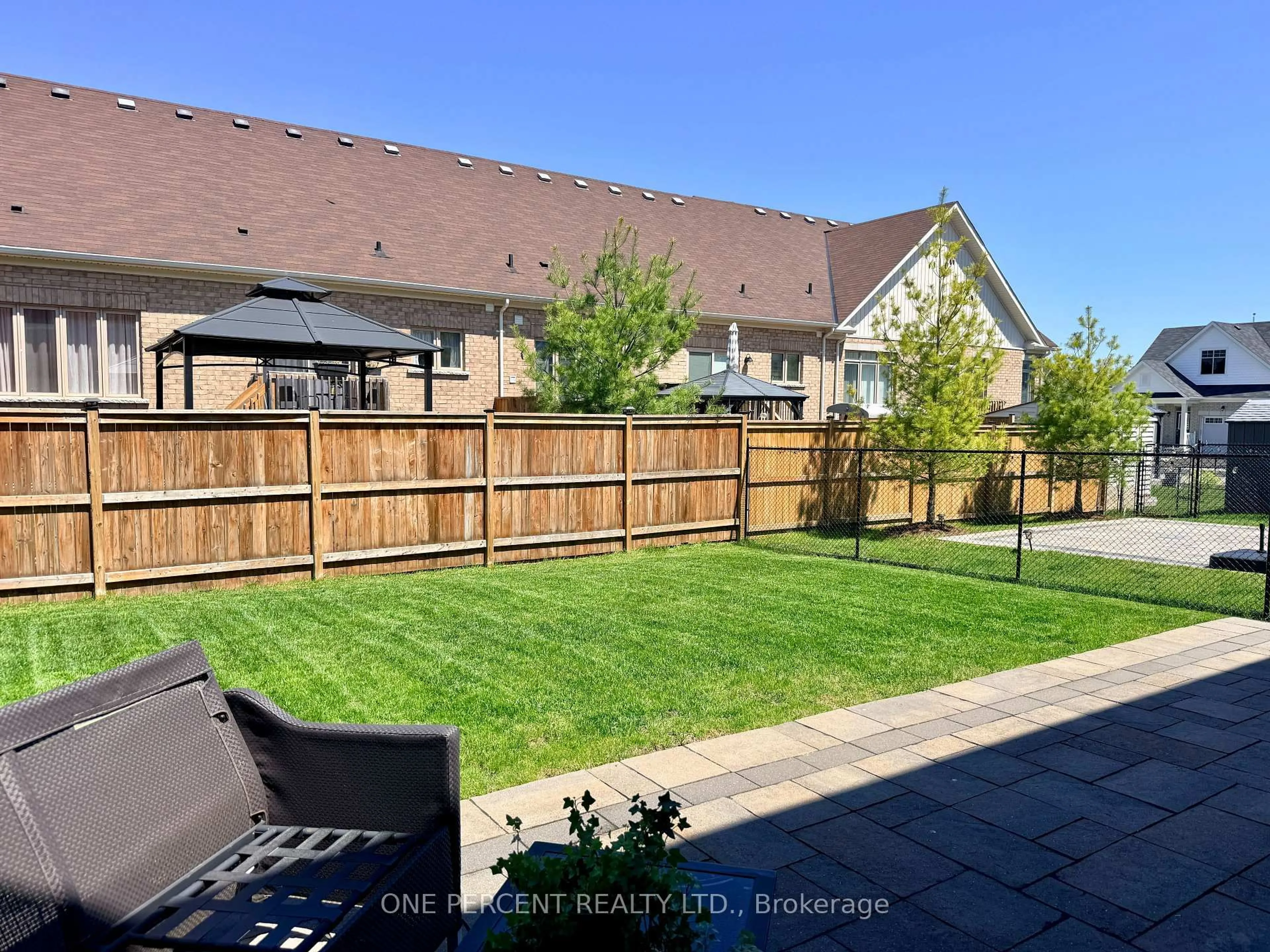 A pic from outside/outdoor area/front of a property/back of a property/a pic from drone, street for 52 Bianca Cres, Wasaga Beach Ontario L9Z 0H6