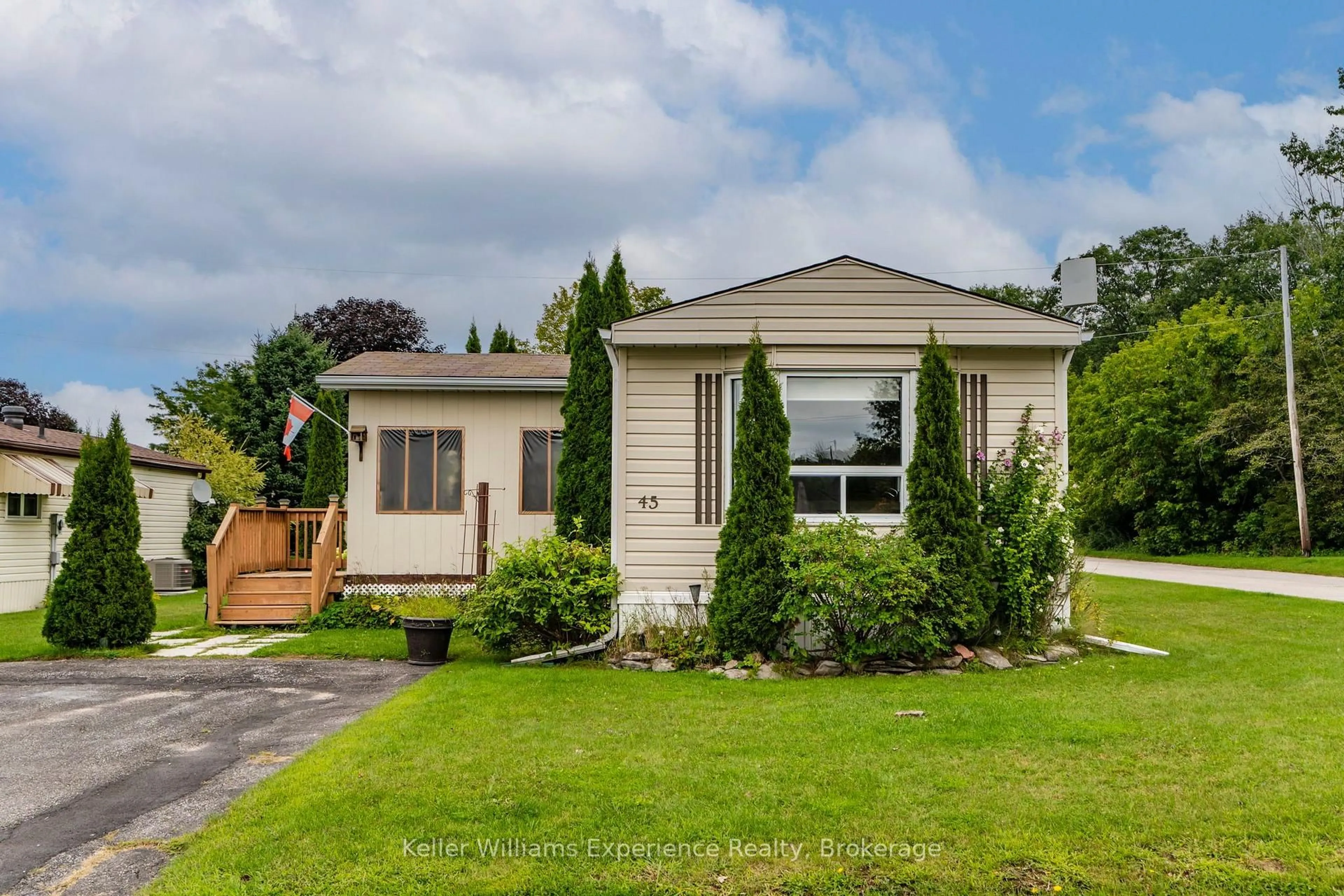 Home with vinyl exterior material, street for 45 Northland Dr, Midland Ontario L4R 5B6