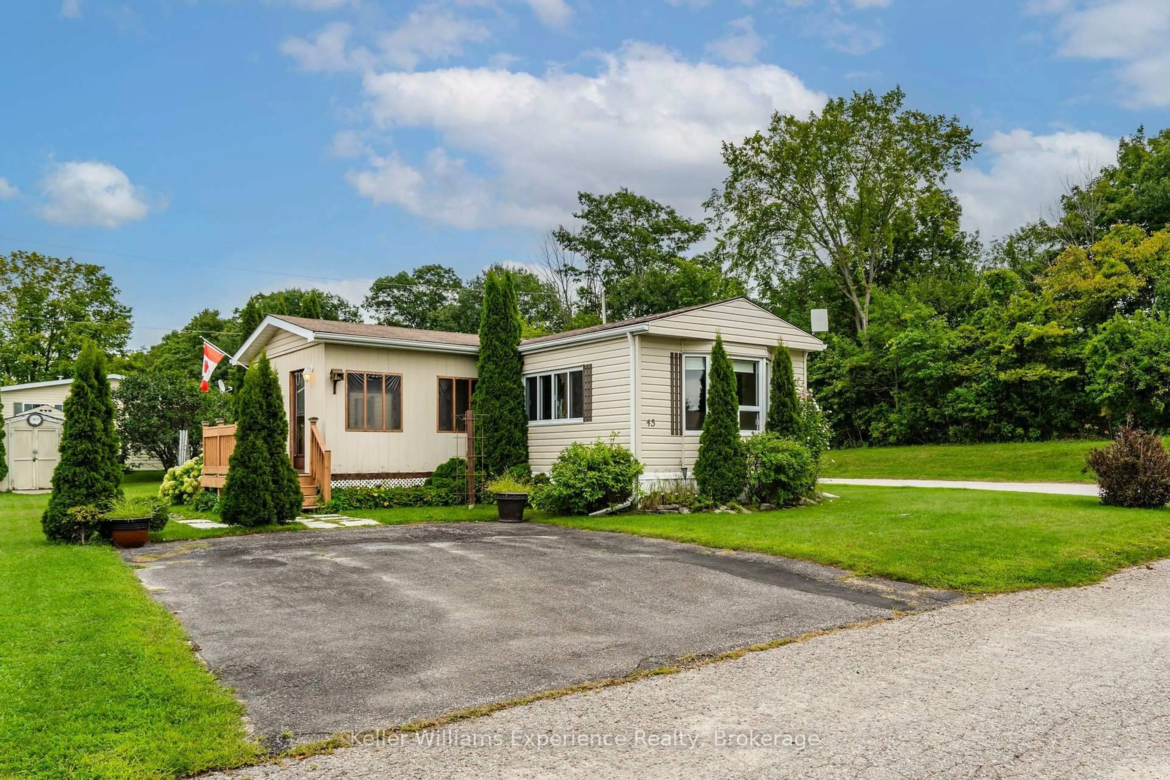 Home with vinyl exterior material, street for 45 Northland Dr, Midland Ontario L4R 5B6