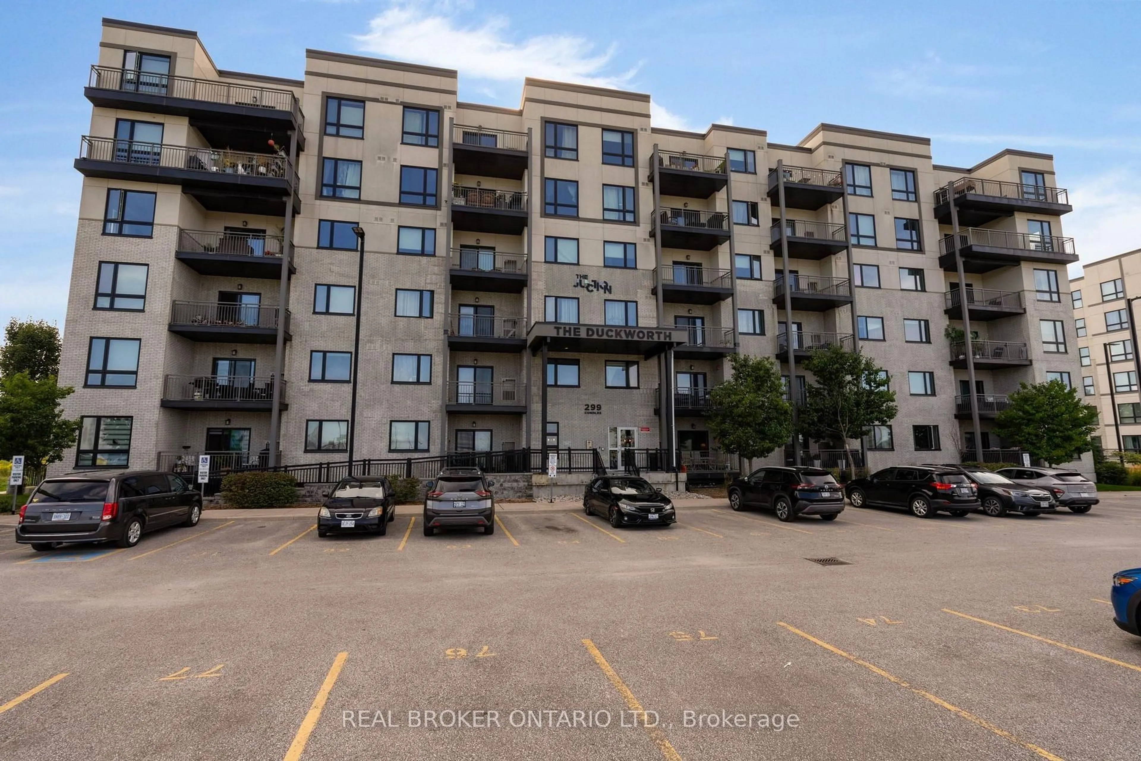 A pic from outside/outdoor area/front of a property/back of a property/a pic from drone, unknown for 299 CUNDLES Rd #604, Barrie Ontario L4M 0K9