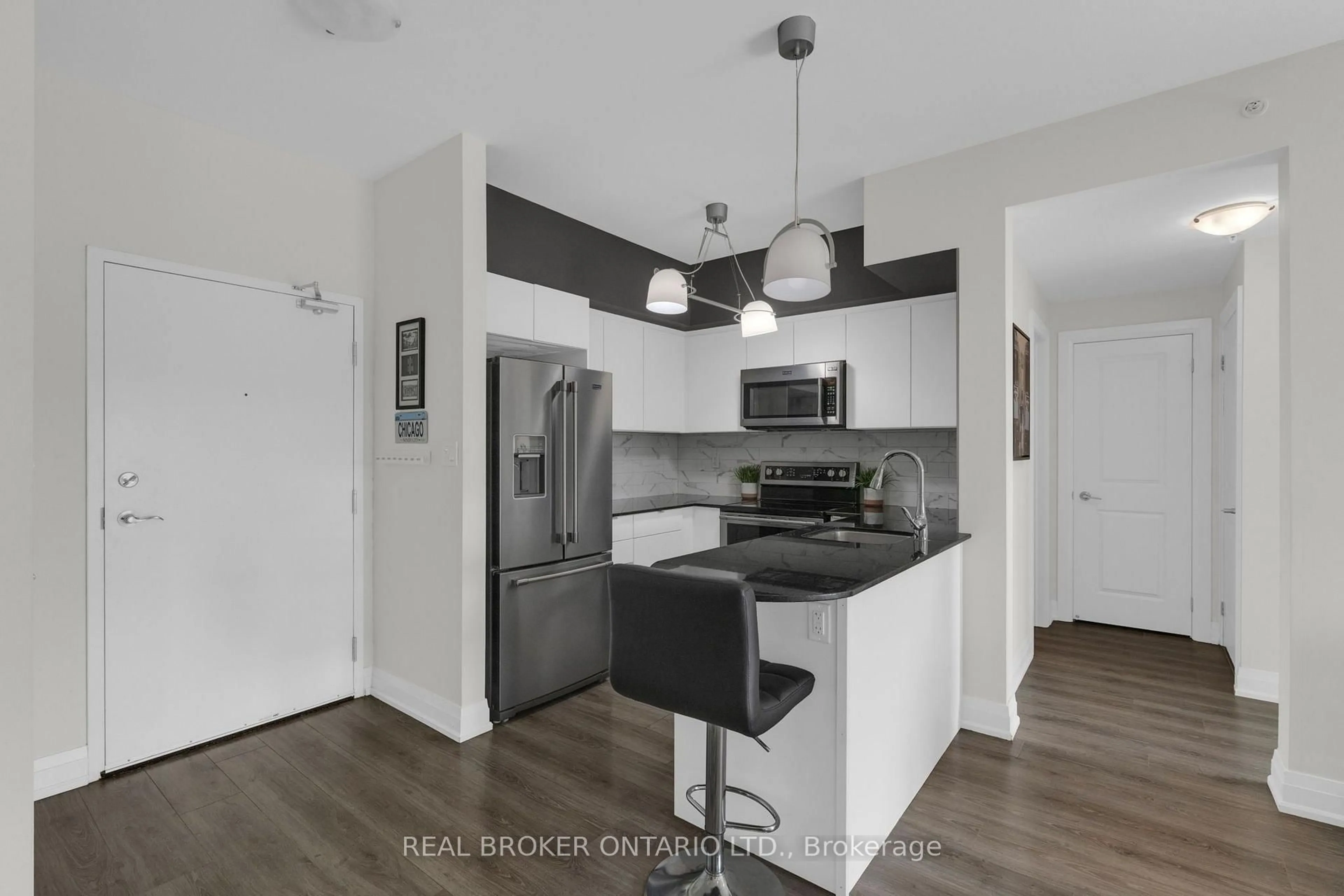 Open concept kitchen, unknown for 299 CUNDLES Rd #604, Barrie Ontario L4M 0K9