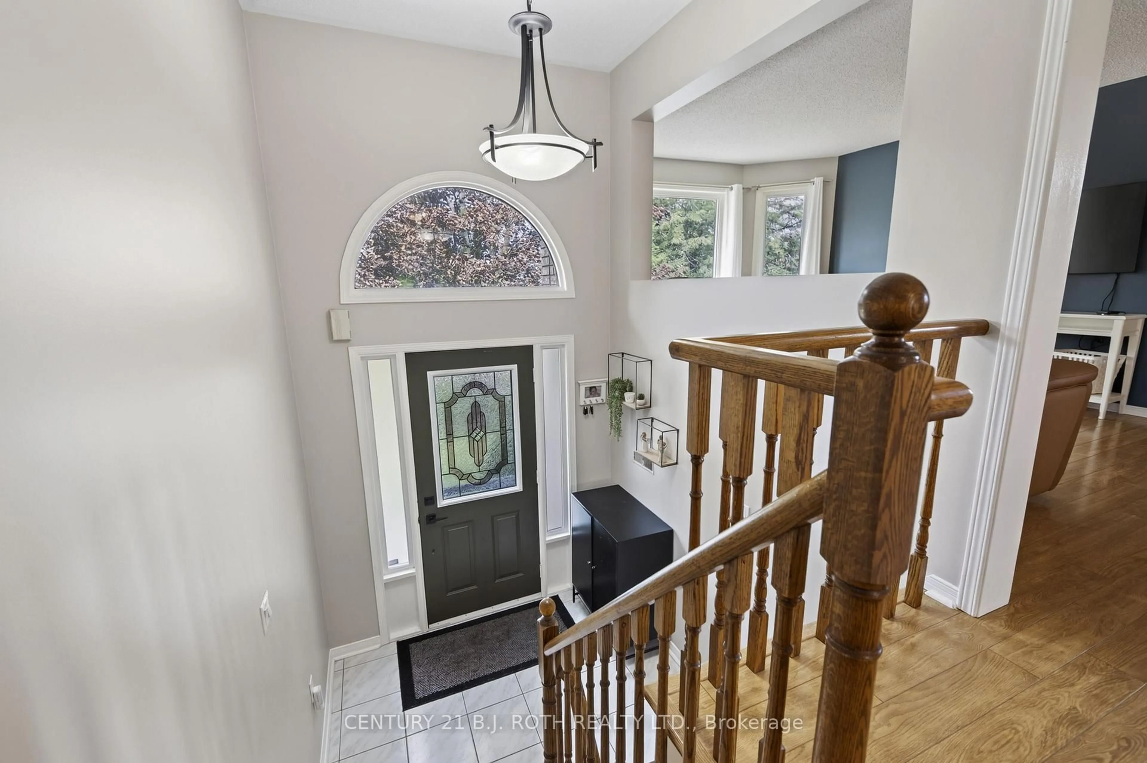 Indoor entryway for 23 Carter Cres, Orillia Ontario L3V 7S3