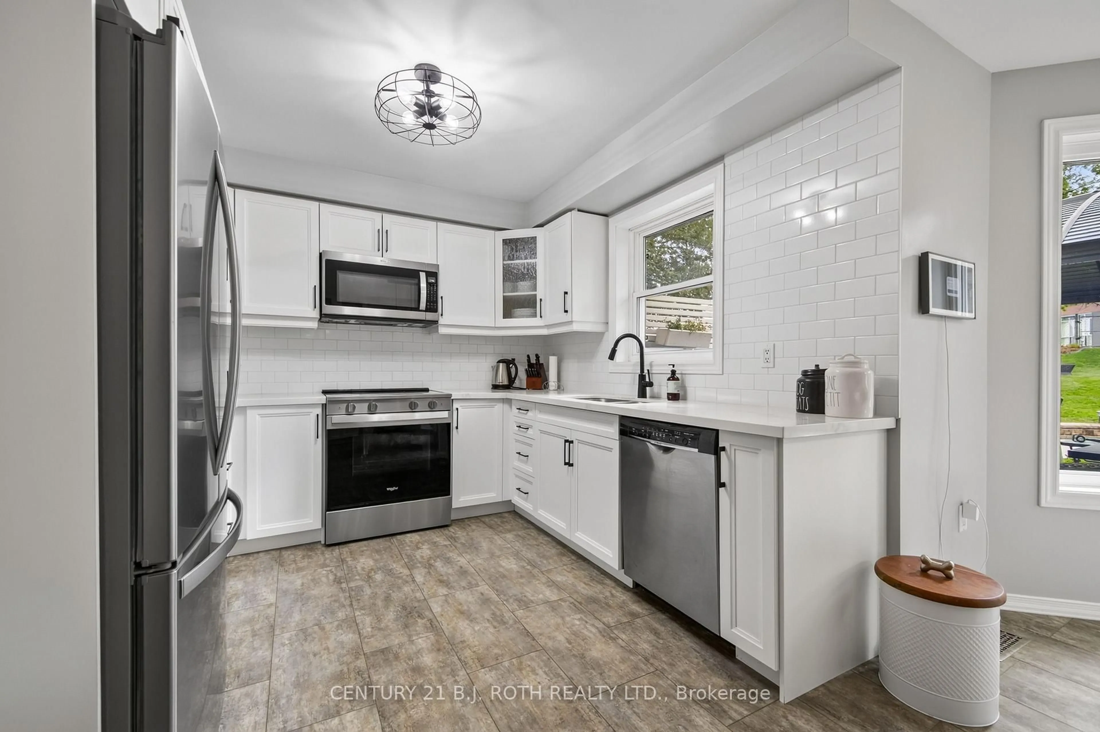 Standard kitchen, ceramic/tile floor for 23 Carter Cres, Orillia Ontario L3V 7S3