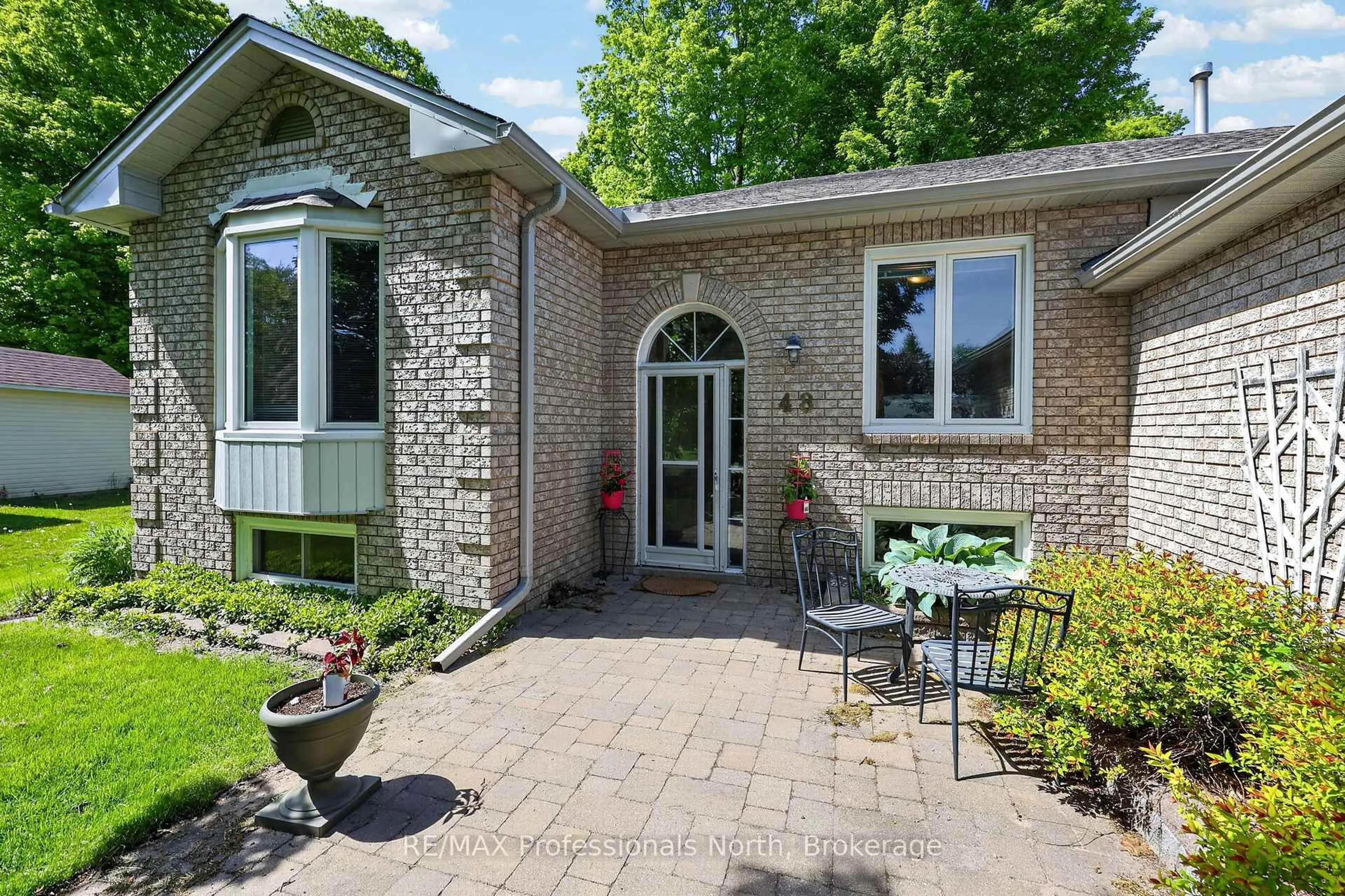 Home with brick exterior material, street for 48 Fairway Cres, Wasaga Beach Ontario L9Z 1B8