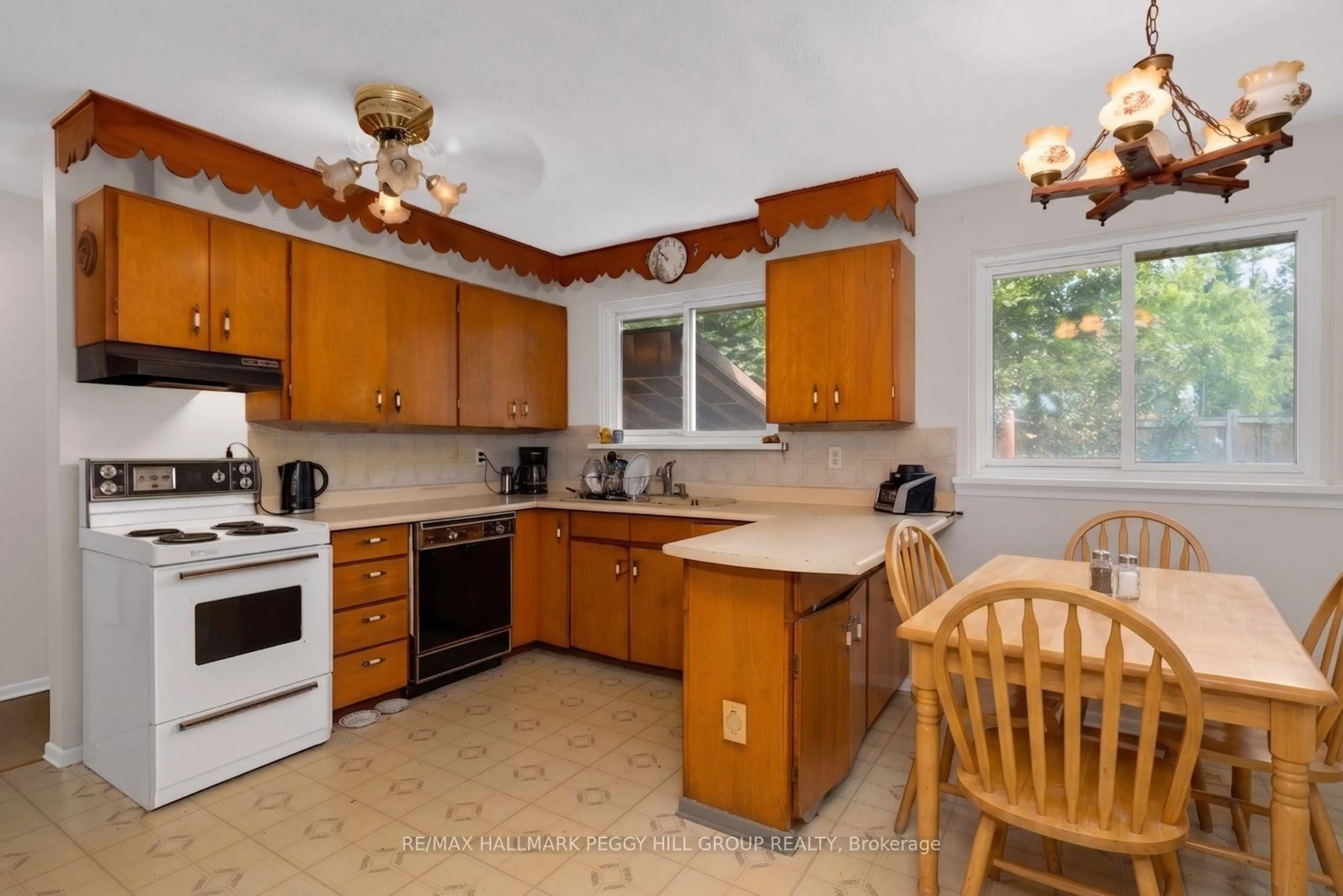 Standard kitchen, ceramic/tile floor for 3 Maguire Ave, Springwater Ontario L9X 2B7