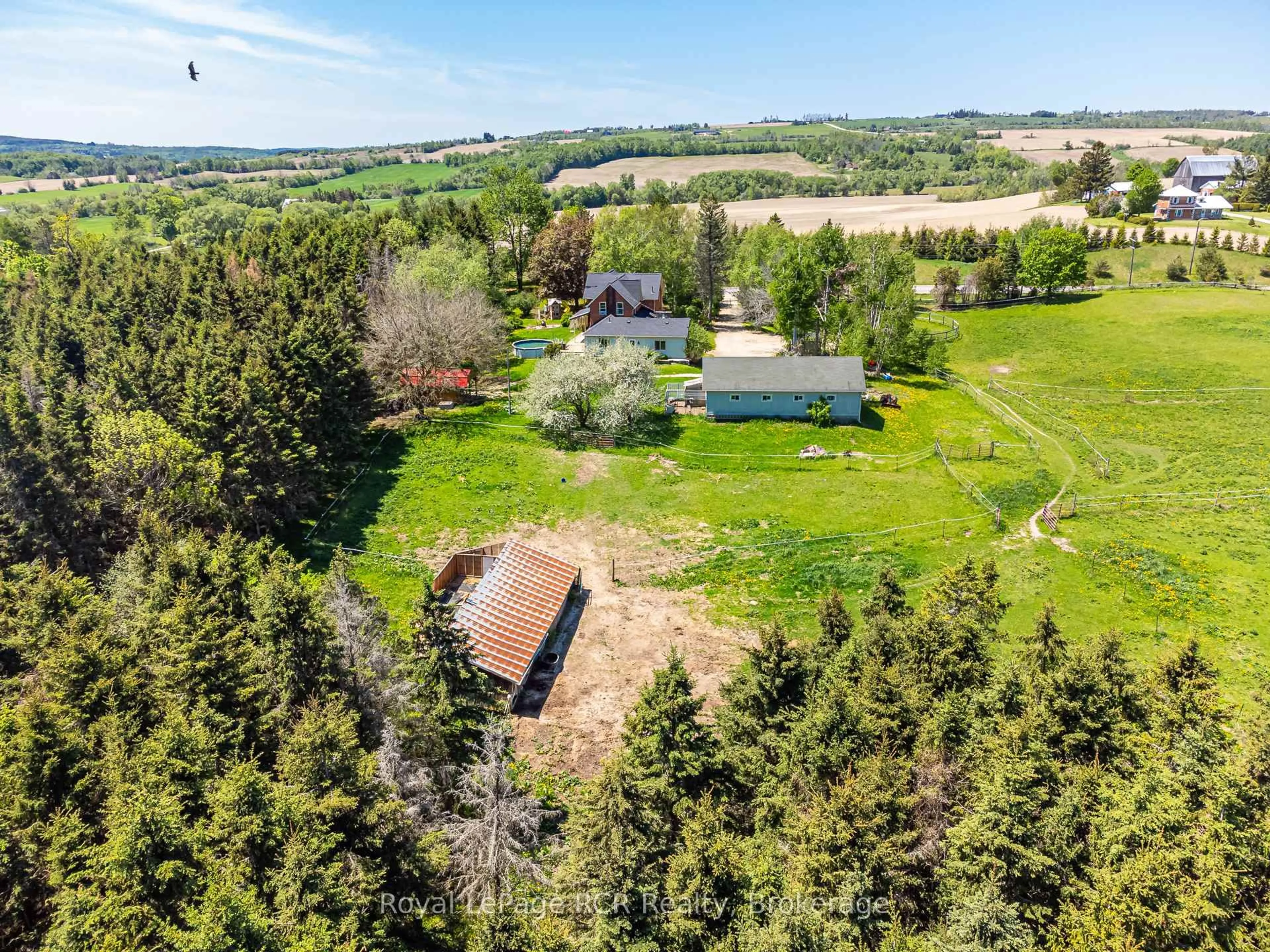 A pic from outside/outdoor area/front of a property/back of a property/a pic from drone, unknown for 2553 County Road 42, Clearview Ontario L0M 1S0
