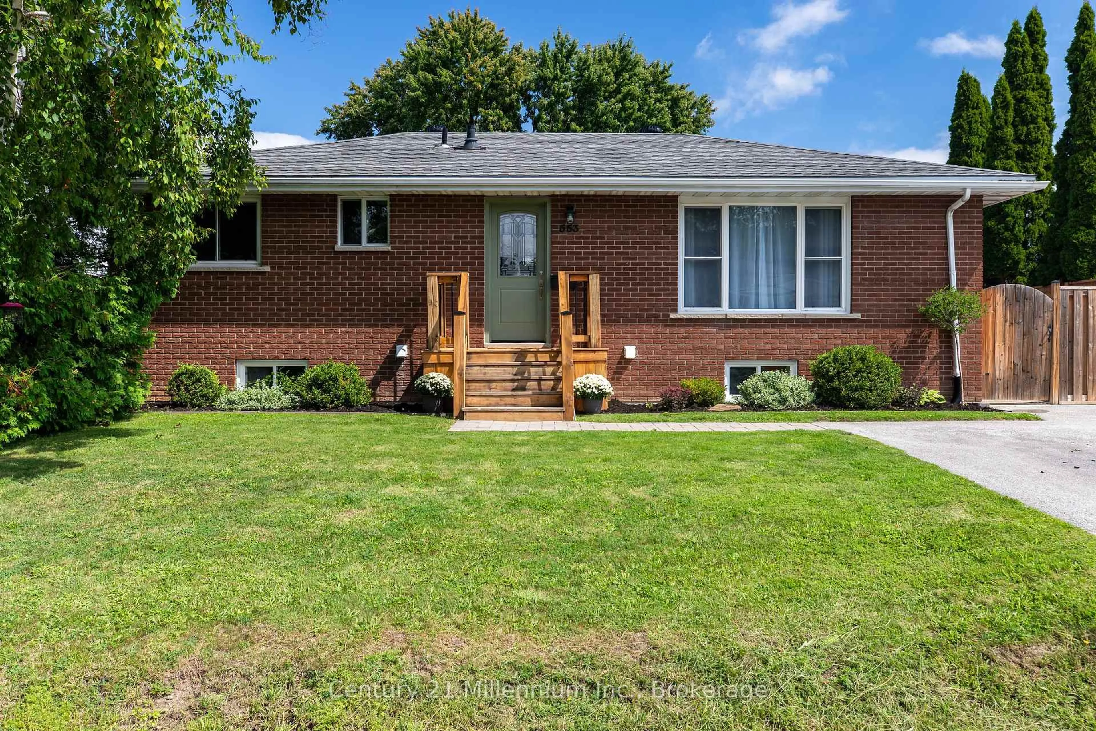 Home with brick exterior material, street for 553 Spruce St, Collingwood Ontario L9Y 3H9