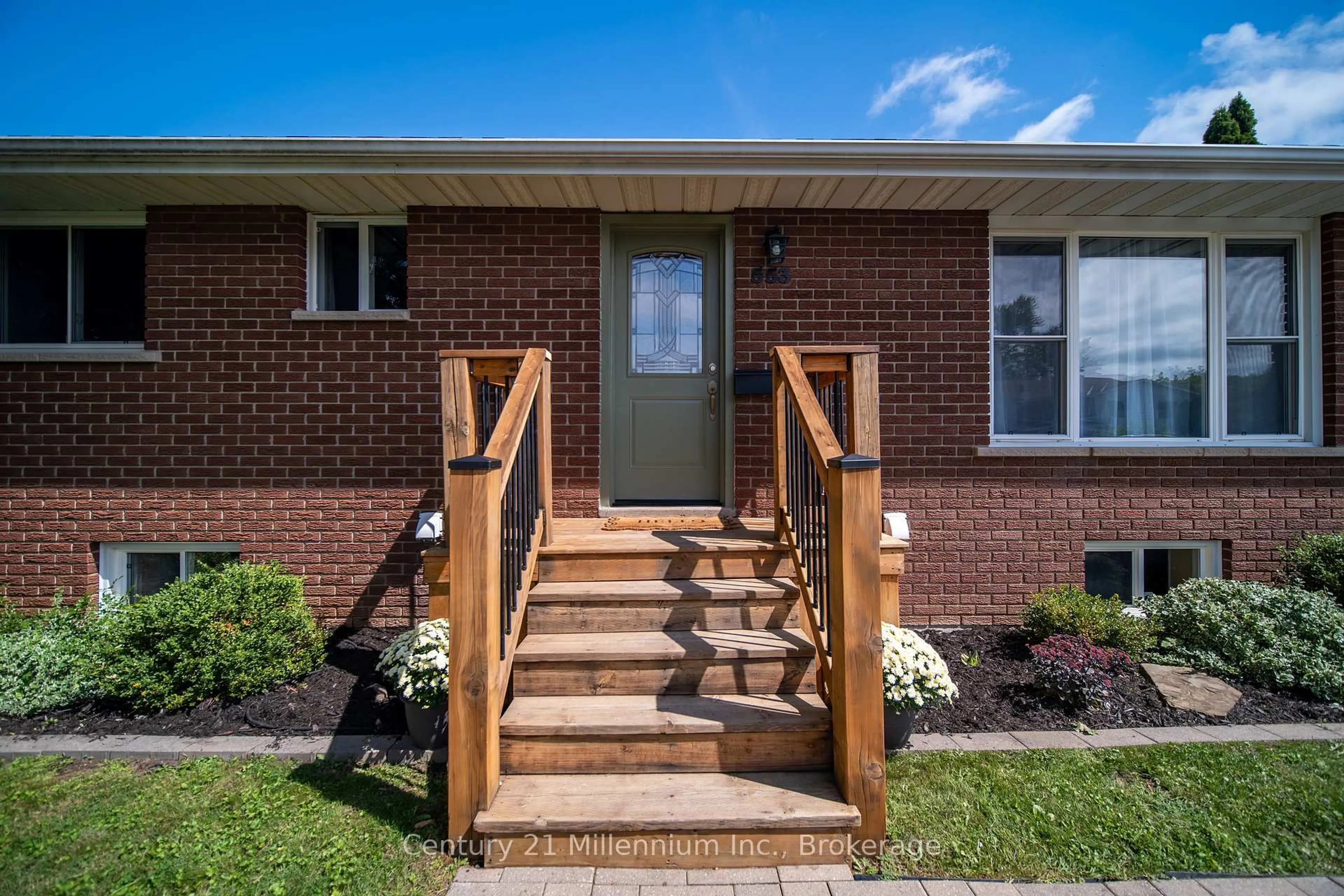 Home with brick exterior material, street for 553 Spruce St, Collingwood Ontario L9Y 3H9
