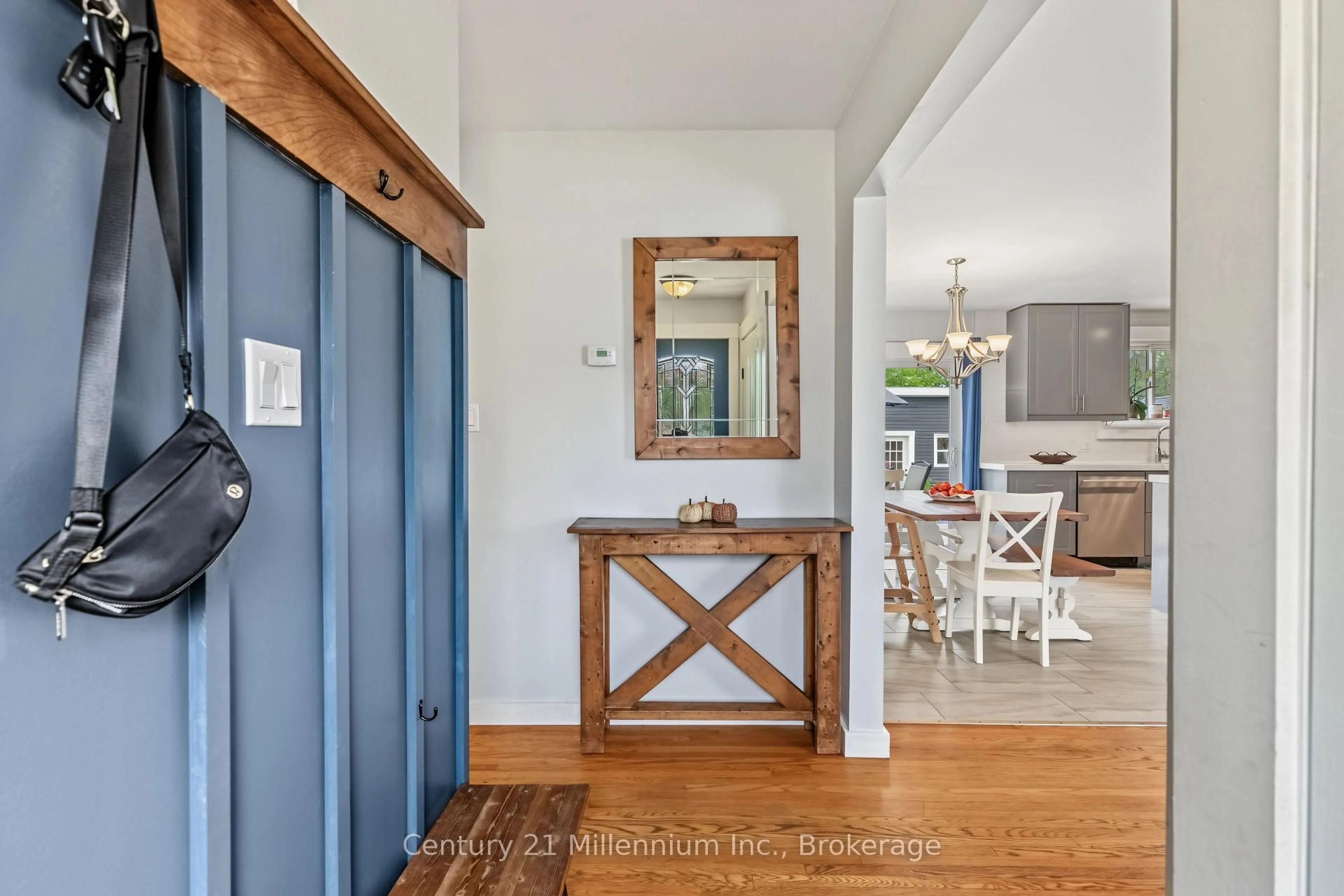 Indoor entryway for 553 Spruce St, Collingwood Ontario L9Y 3H9