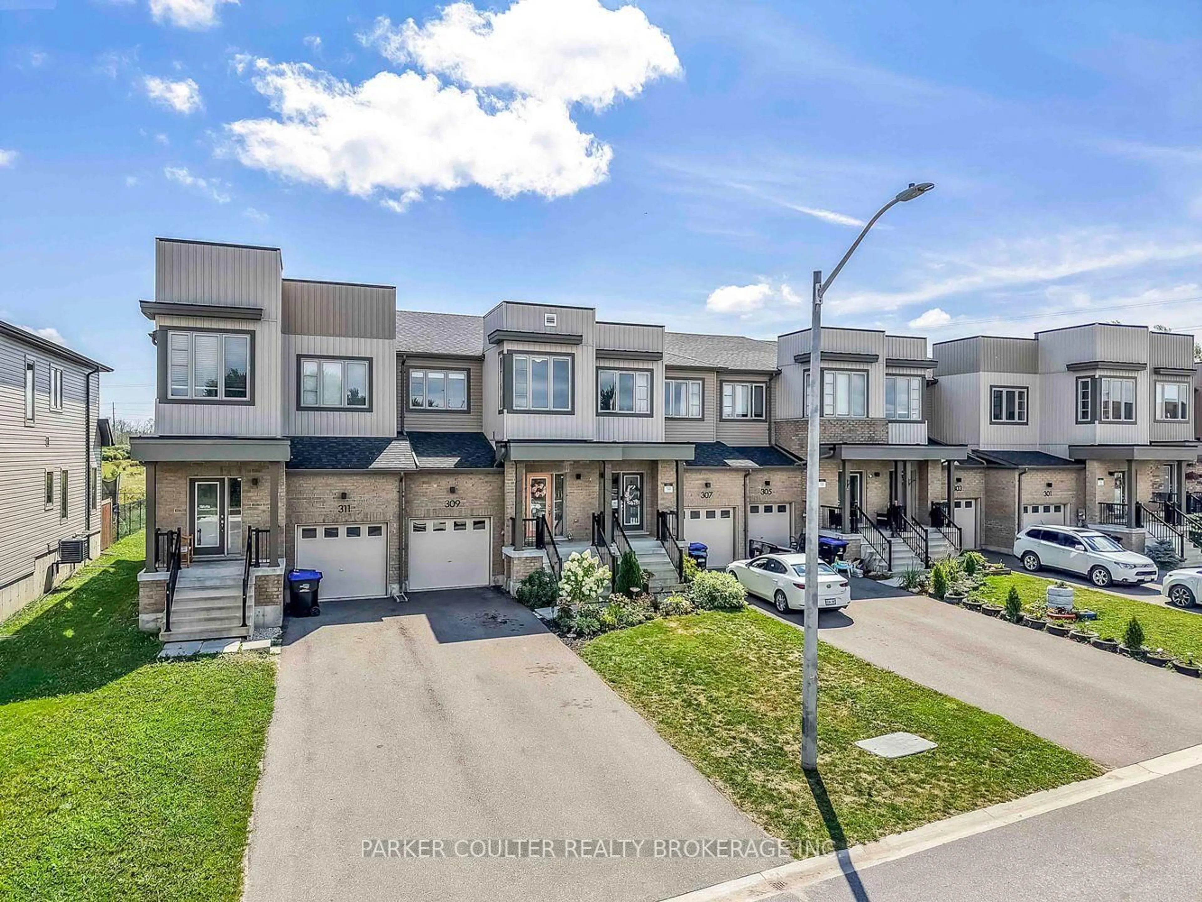 A pic from outside/outdoor area/front of a property/back of a property/a pic from drone, street for 309 Atkinson St, Clearview Ontario L0M 1S0