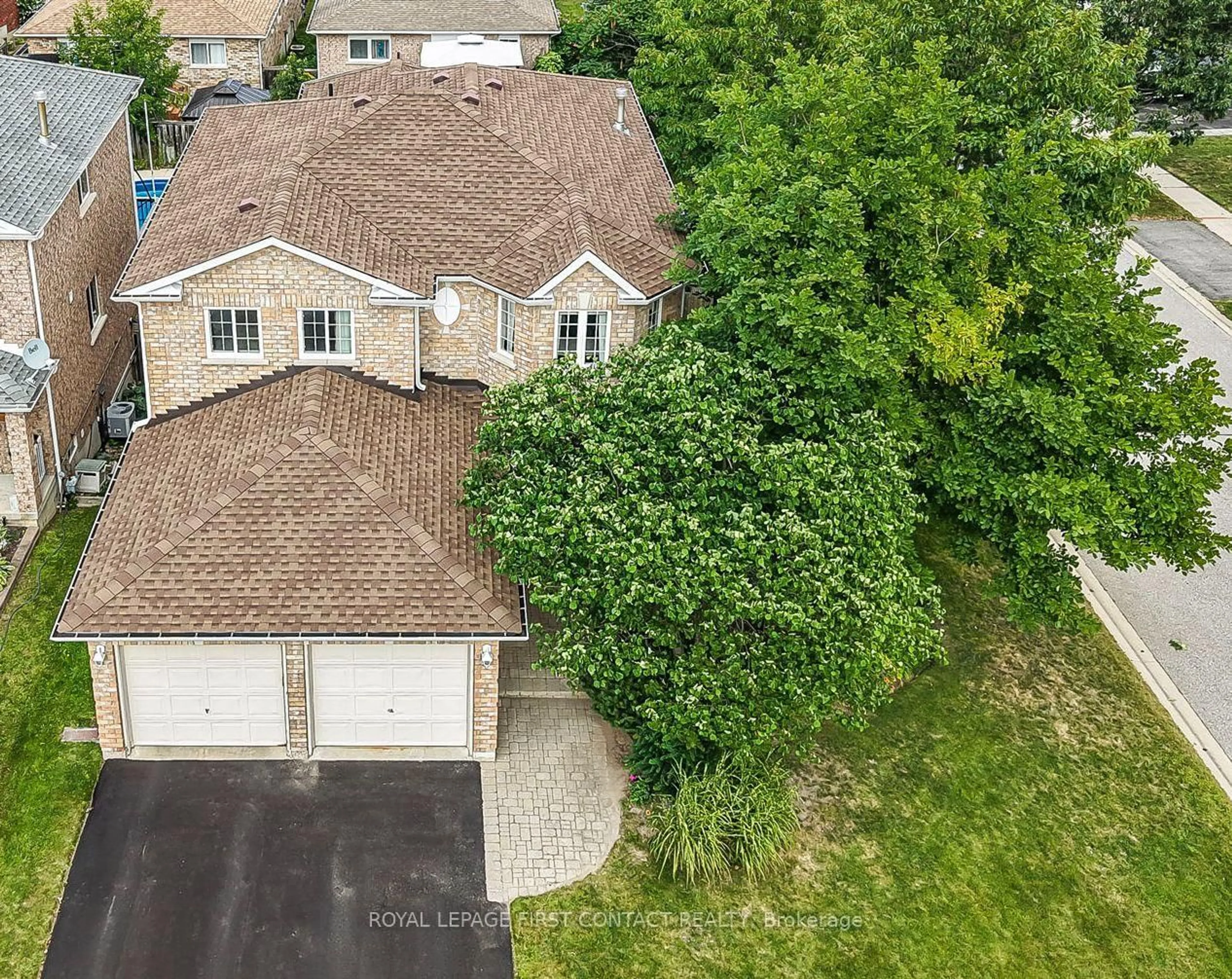 A pic from outside/outdoor area/front of a property/back of a property/a pic from drone, street for 1 Brown Wood Dr, Barrie Ontario L4M 6N4