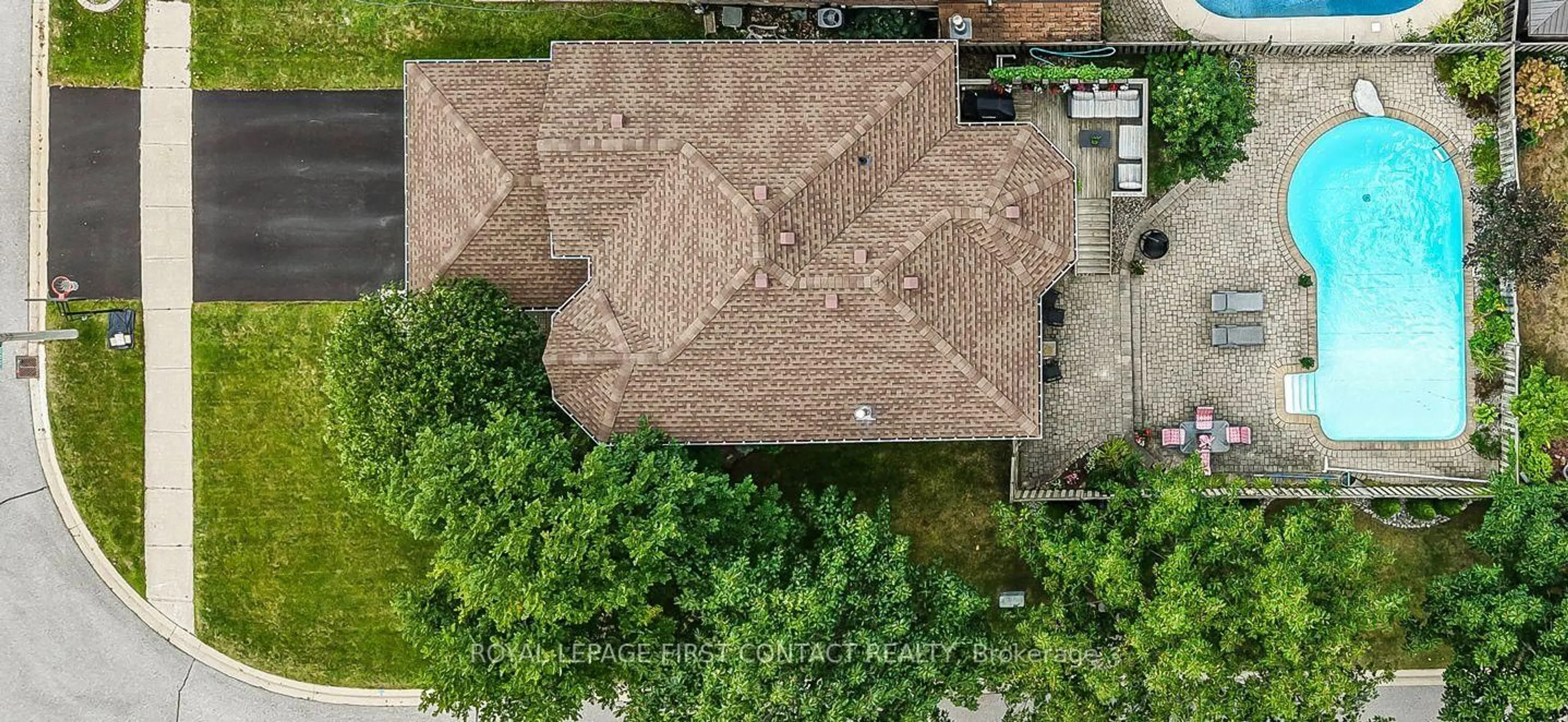 A pic from outside/outdoor area/front of a property/back of a property/a pic from drone, street for 1 Brown Wood Dr, Barrie Ontario L4M 6N4