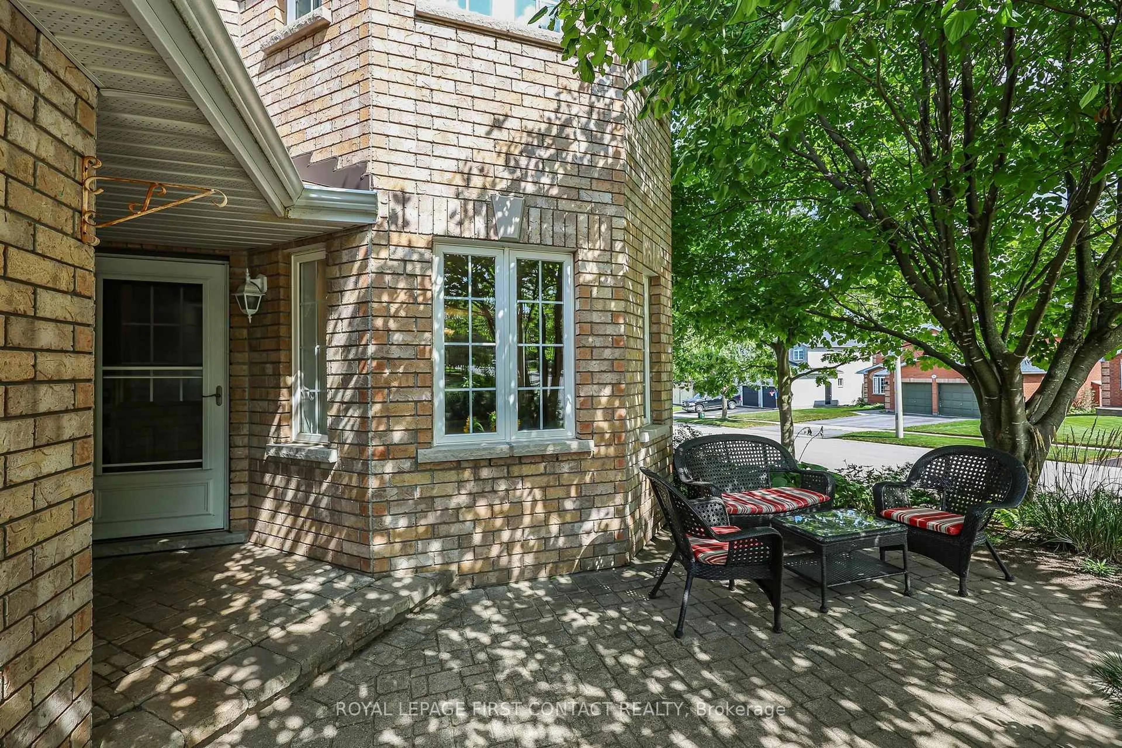 Patio, street for 1 Brown Wood Dr, Barrie Ontario L4M 6N4