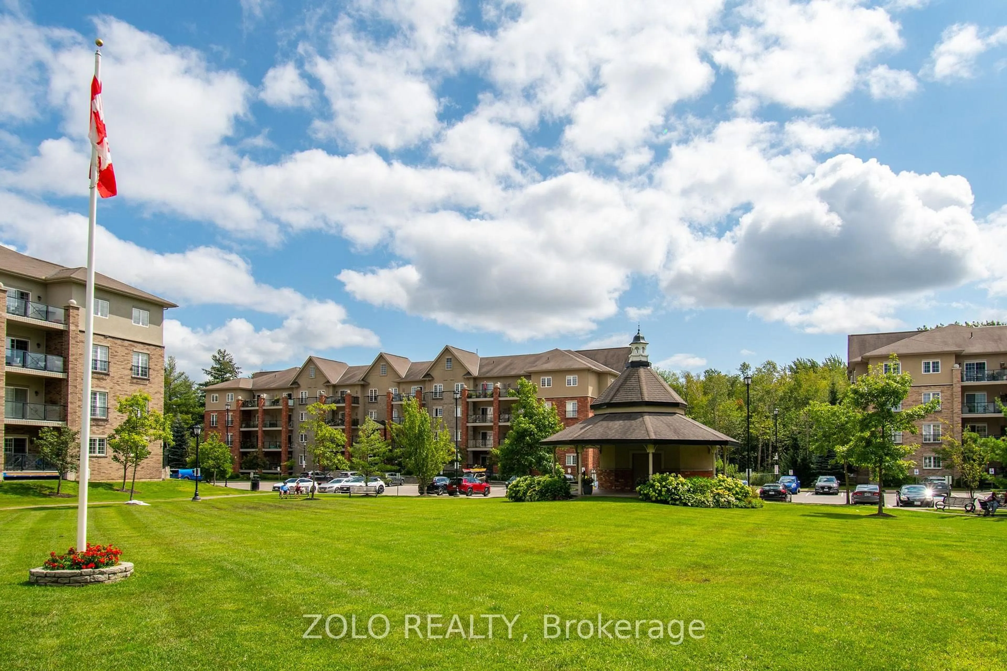 A pic from outside/outdoor area/front of a property/back of a property/a pic from drone, water/lake/river/ocean view for 41 Ferndale Dr #312, Barrie Ontario L4N 5T6
