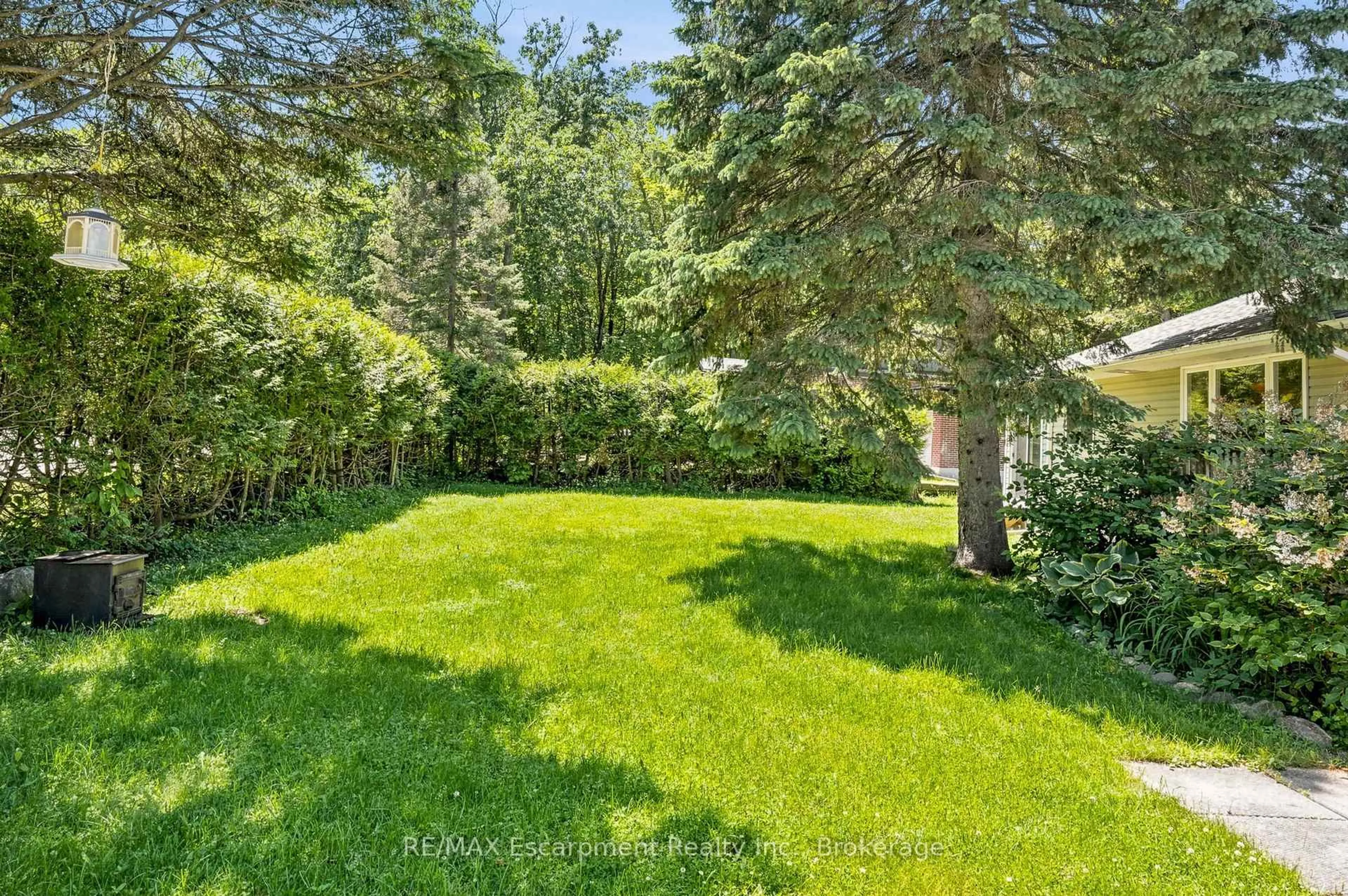 A pic from outside/outdoor area/front of a property/back of a property/a pic from drone, forest/trees view for 16 Hiawatha Rd, Tiny Ontario L9M 0B1