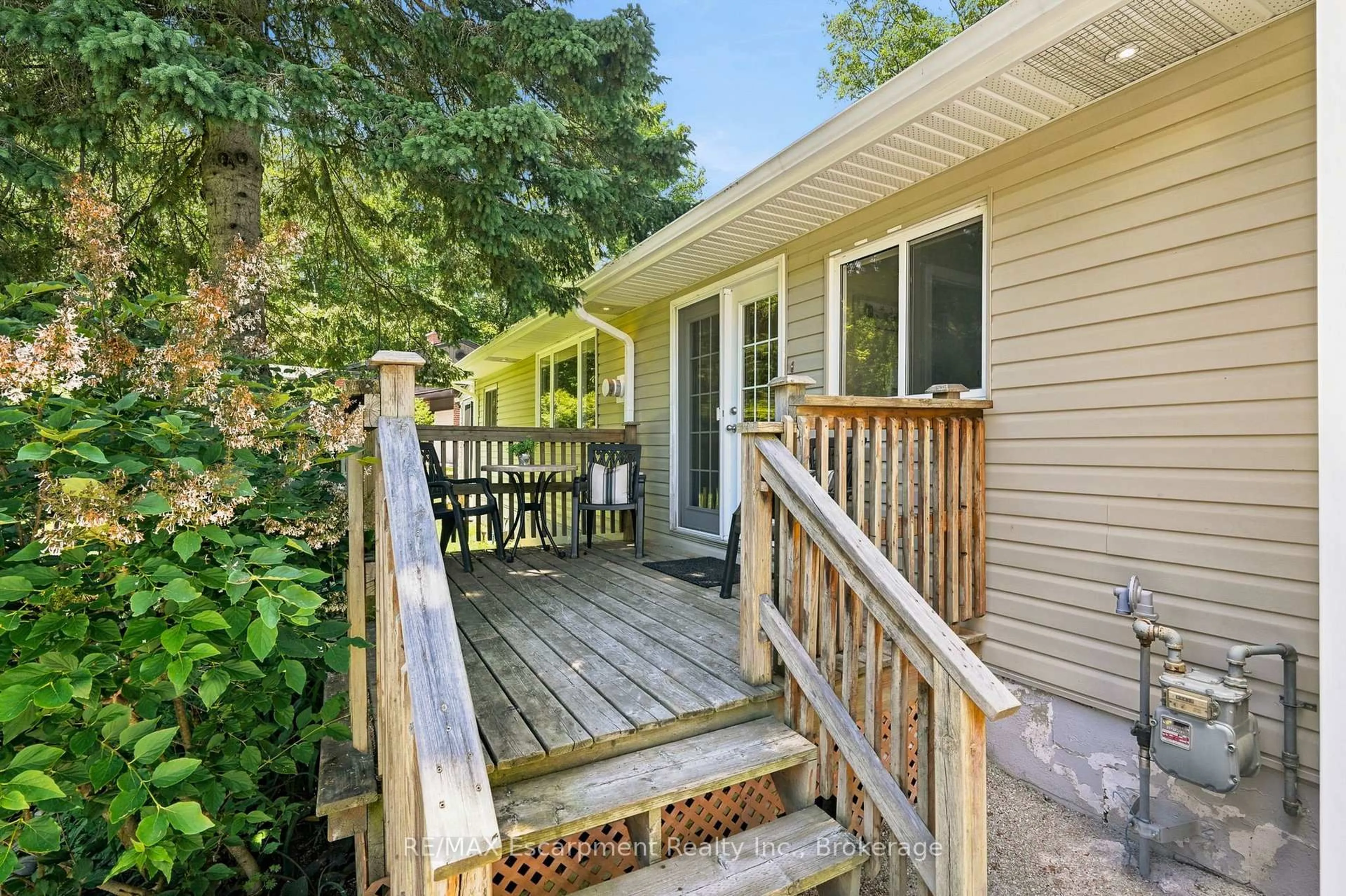Patio, street for 16 Hiawatha Rd, Tiny Ontario L9M 0B1