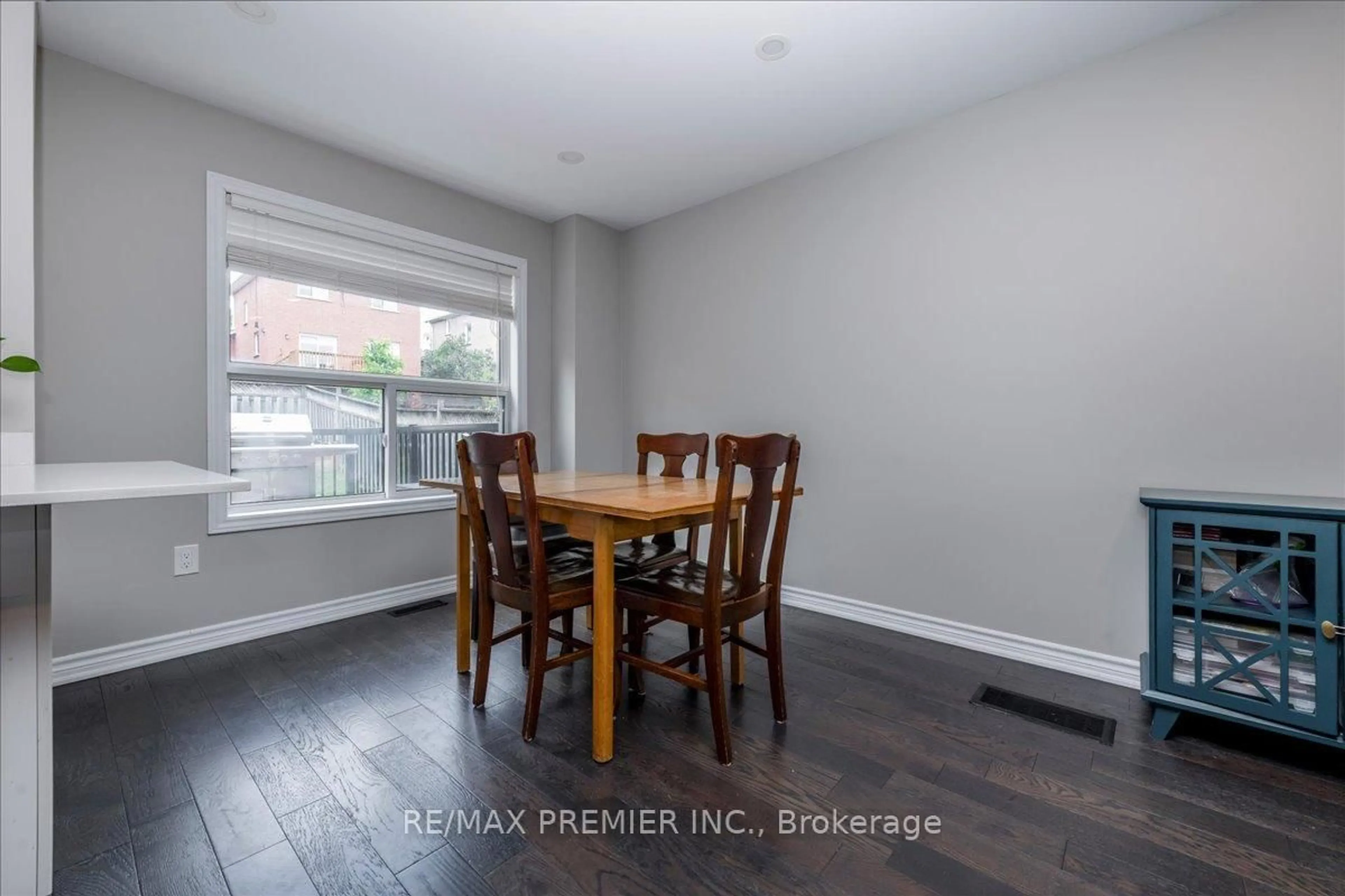 Dining room, wood/laminate floor for 129 Chalmers Dr, Barrie Ontario L4N 8W4
