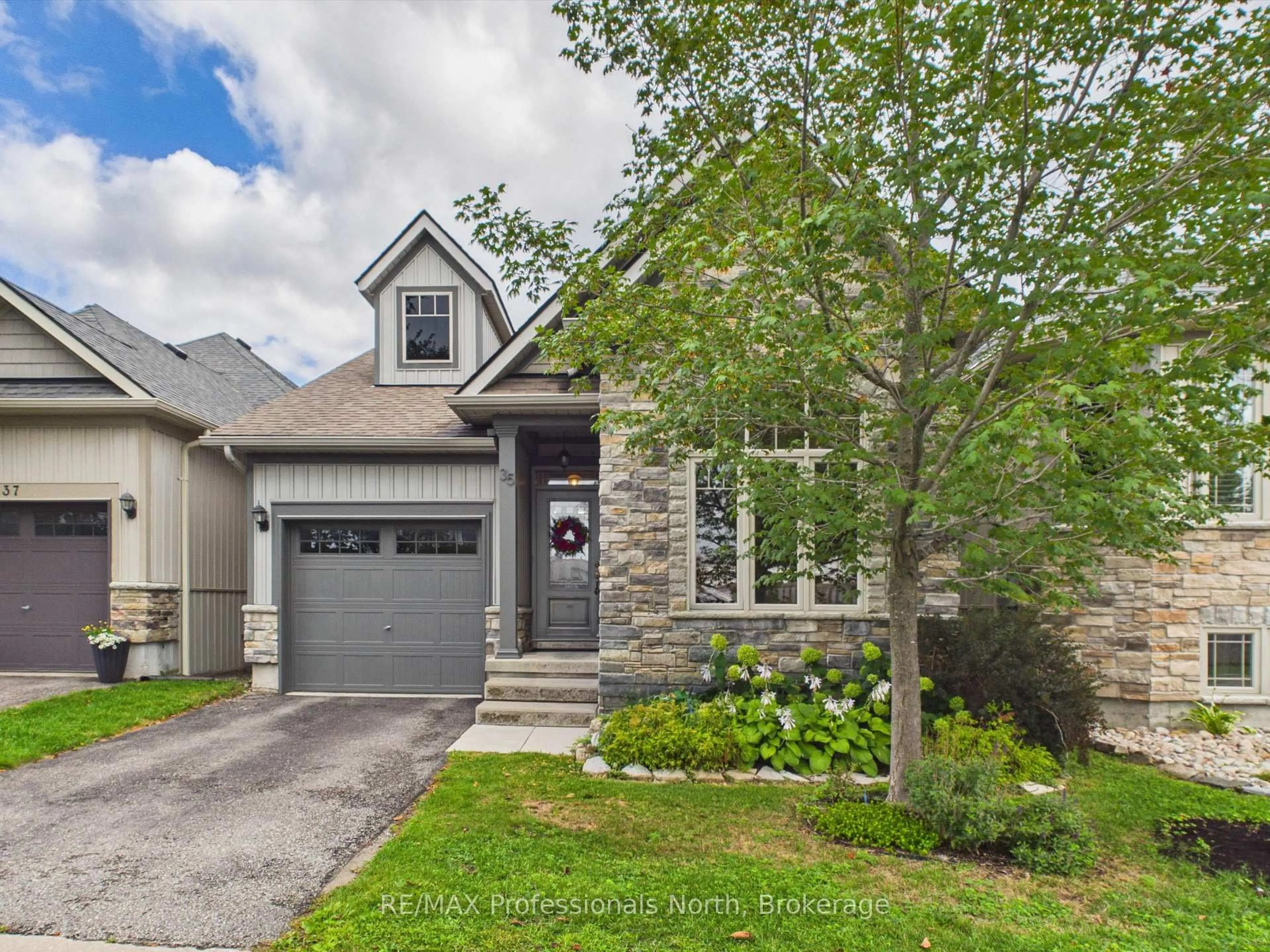 Home with brick exterior material, street for 35 Canterbury Circ, Orillia Ontario L3V 0C9