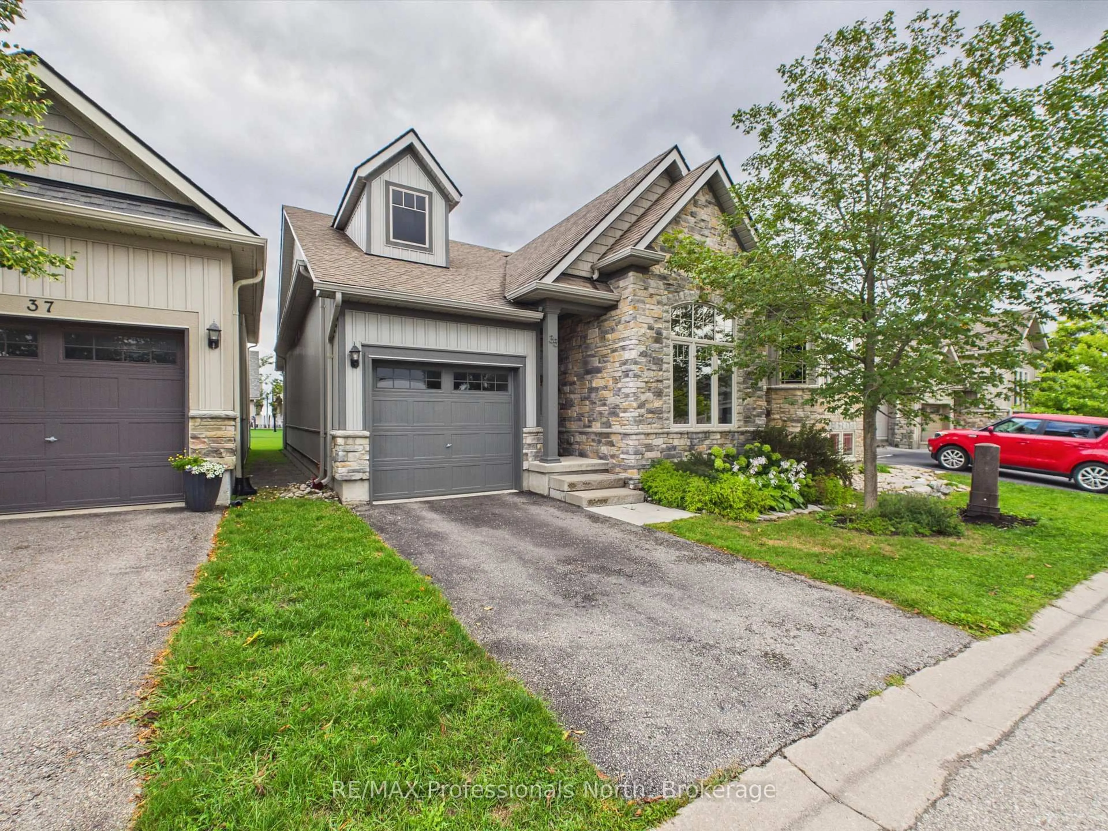 Home with brick exterior material, street for 35 Canterbury Circ, Orillia Ontario L3V 0C9