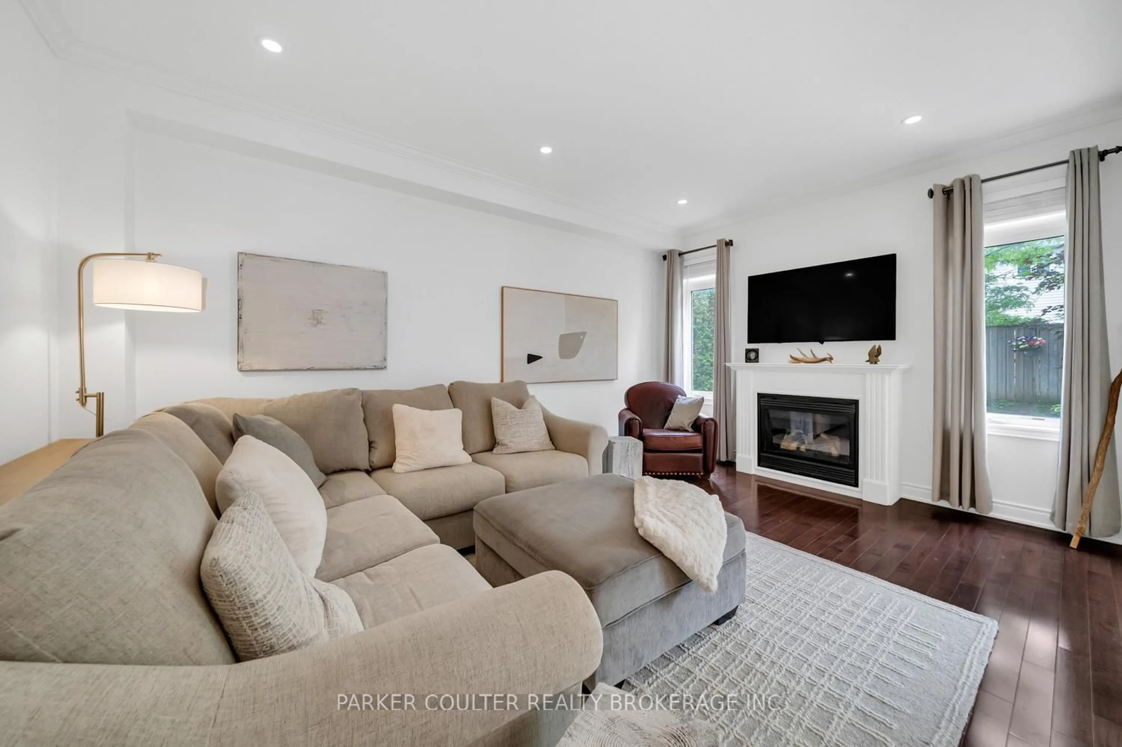 Living room with furniture, unknown for 53 Tudor Cres, Barrie Ontario L4M 0A8
