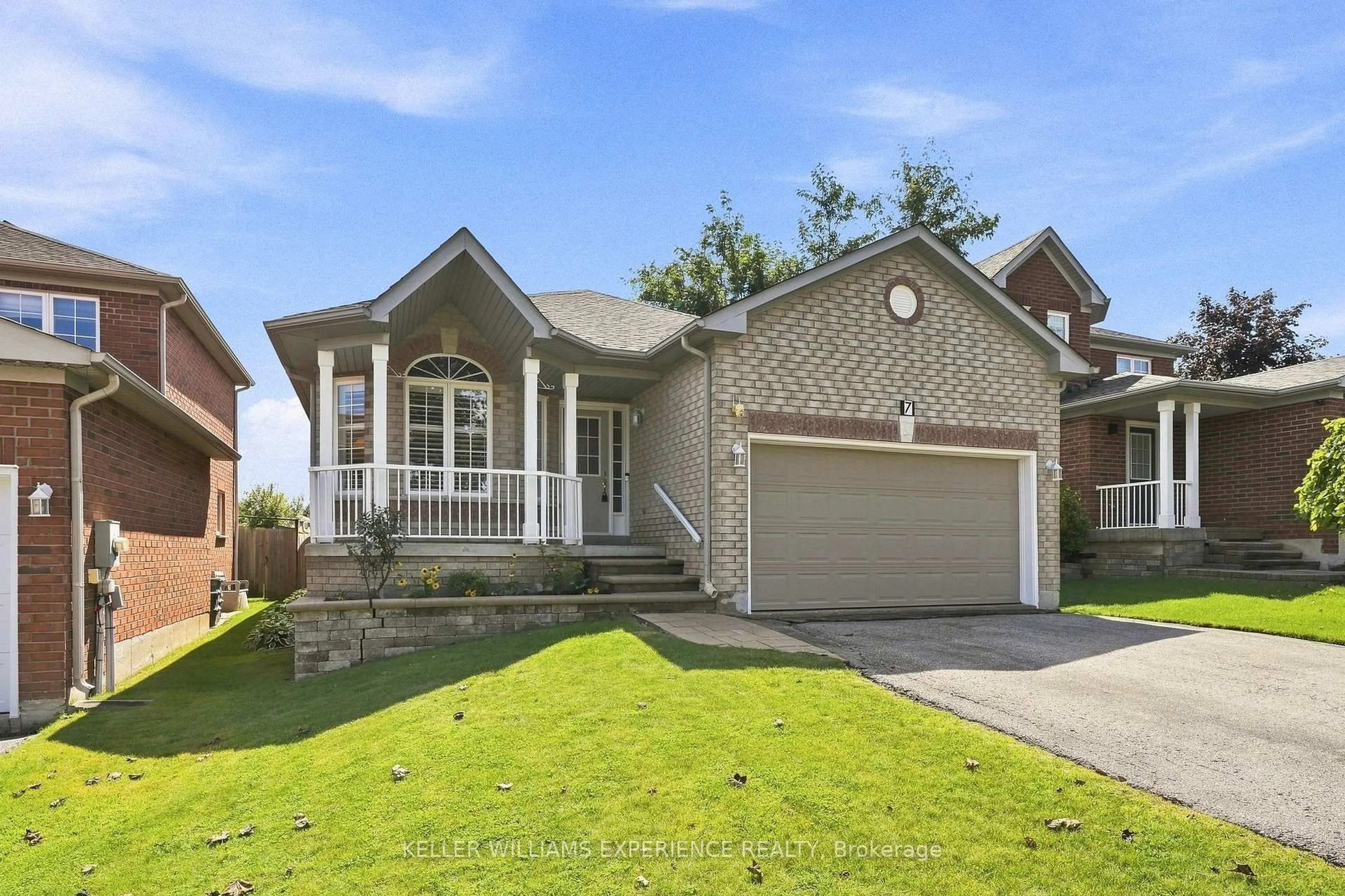 Home with brick exterior material, street for 7 Stanley St, Barrie Ontario L4M 6V2