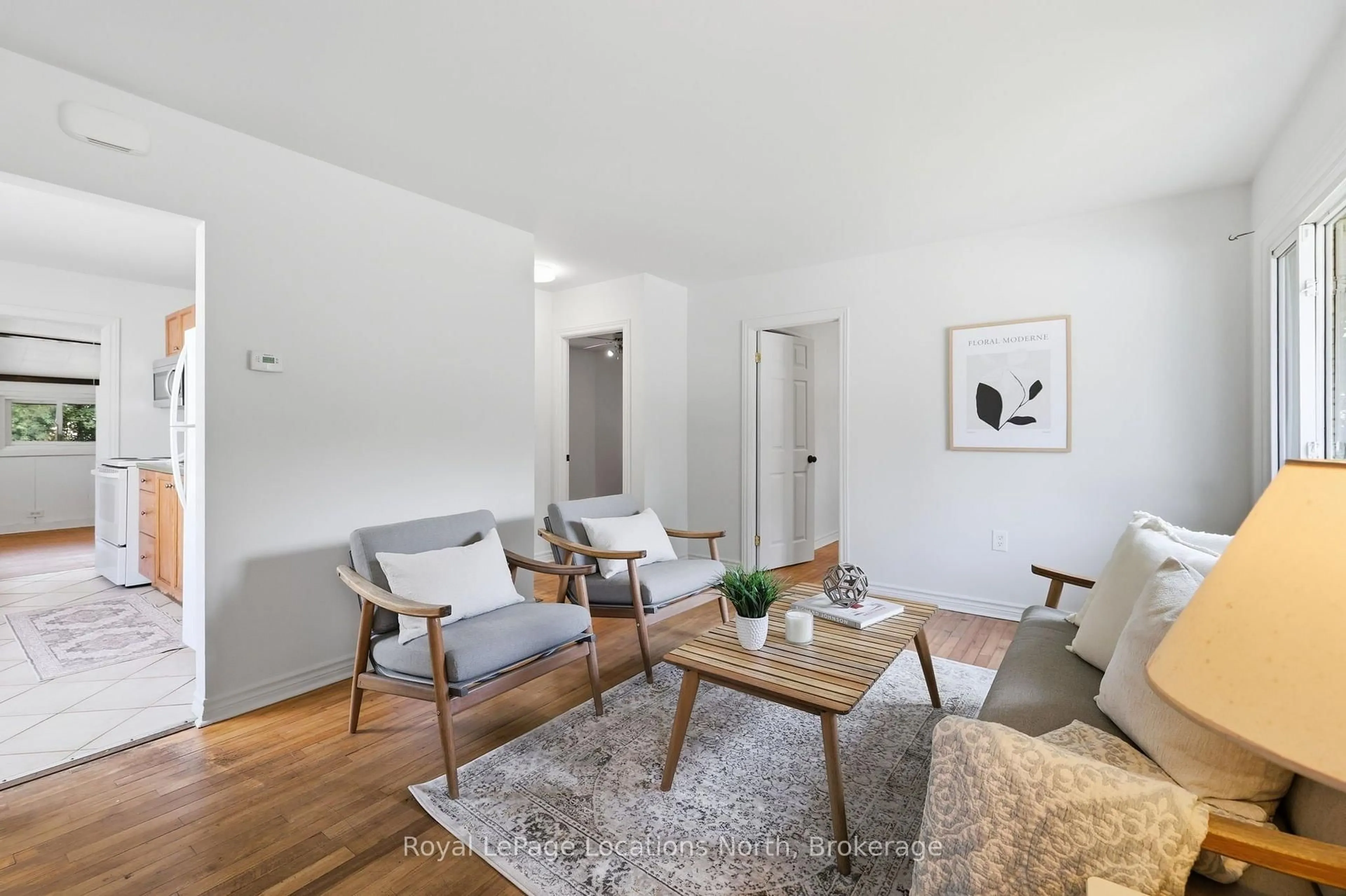 Living room with furniture, wood/laminate floor for 515 MAPLE St, Collingwood Ontario L9Y 2S7