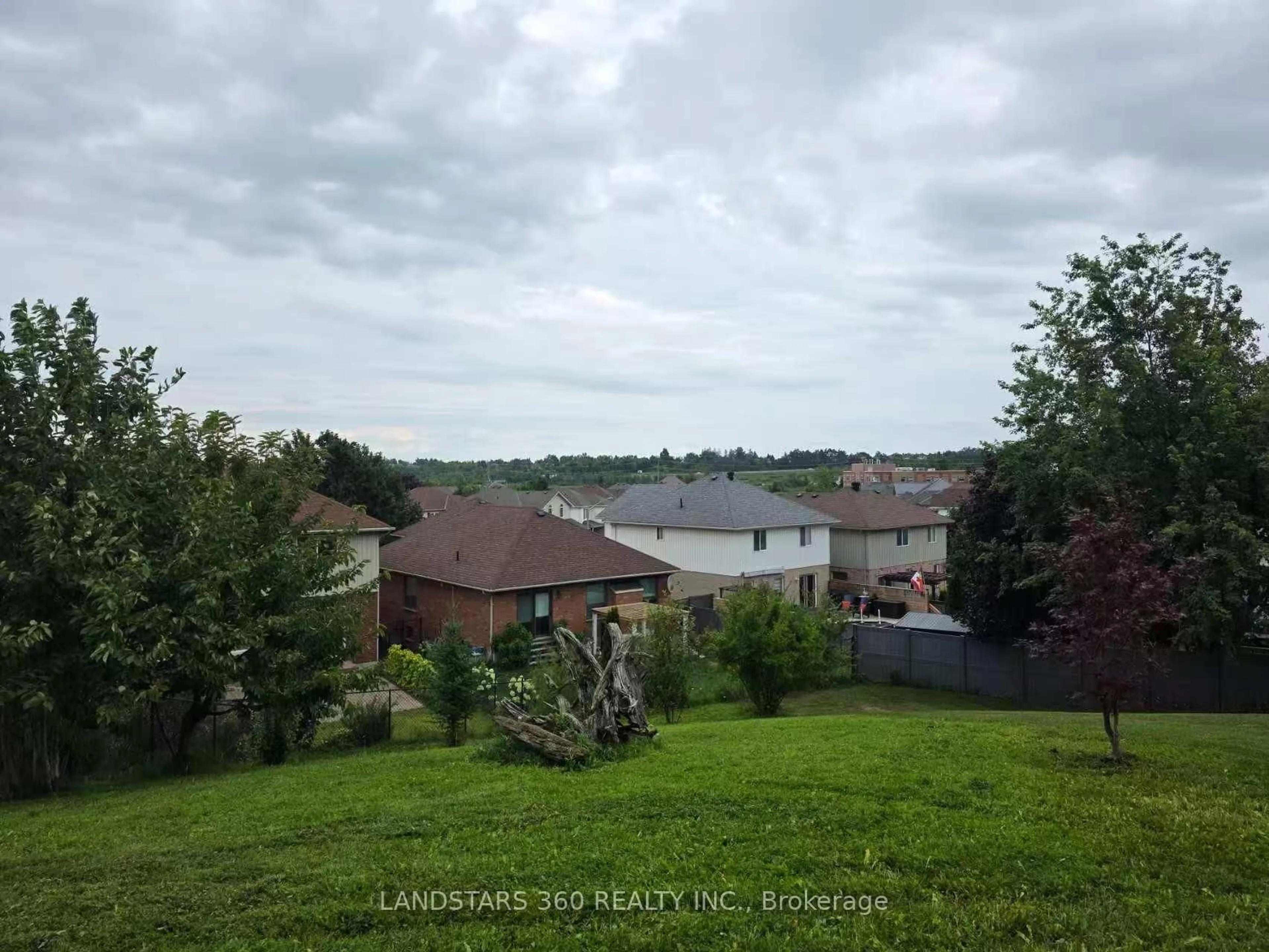 A pic from outside/outdoor area/front of a property/back of a property/a pic from drone, unknown for 3119 Emperor Dr, Orillia Ontario L3V 0G4