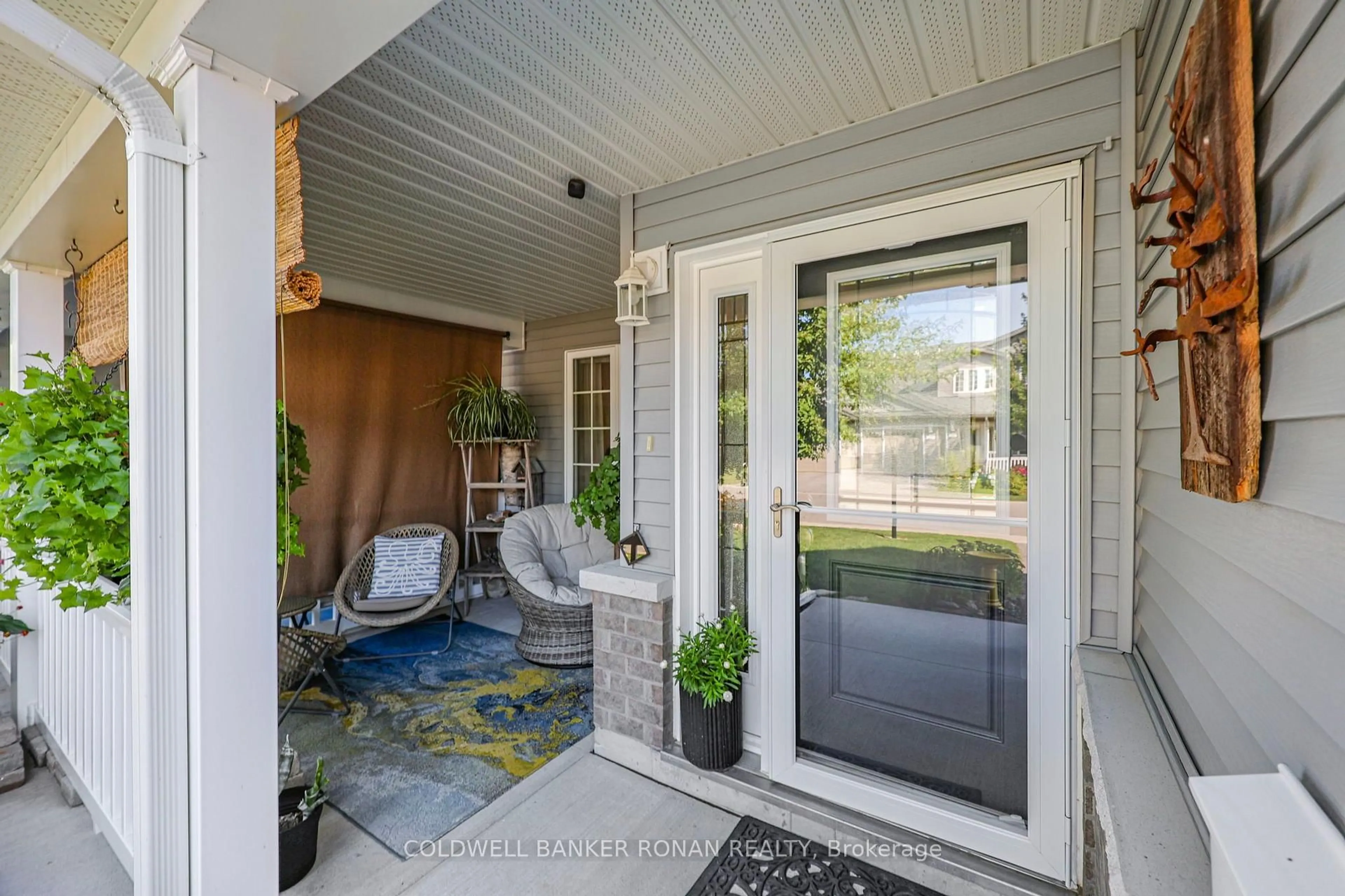 Indoor entryway for 82 Ivy Cres, Wasaga Beach Ontario L9Z 0H8