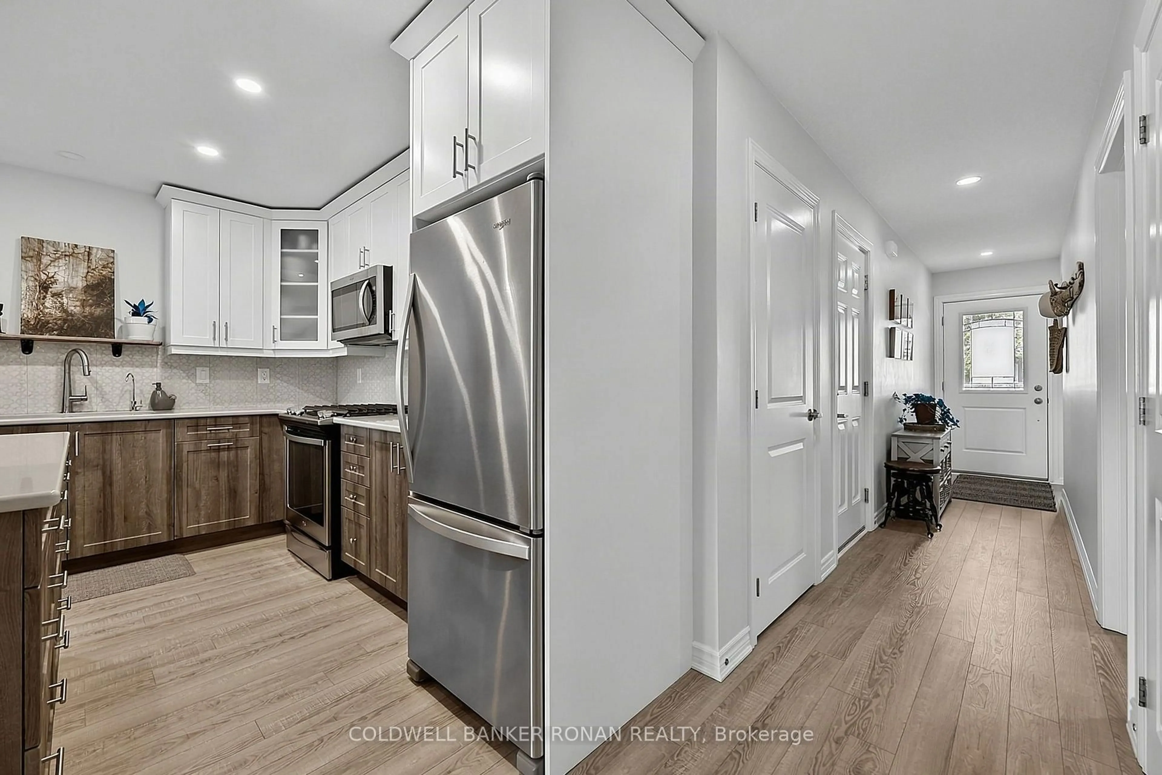 Open concept kitchen, unknown for 82 Ivy Cres, Wasaga Beach Ontario L9Z 0H8