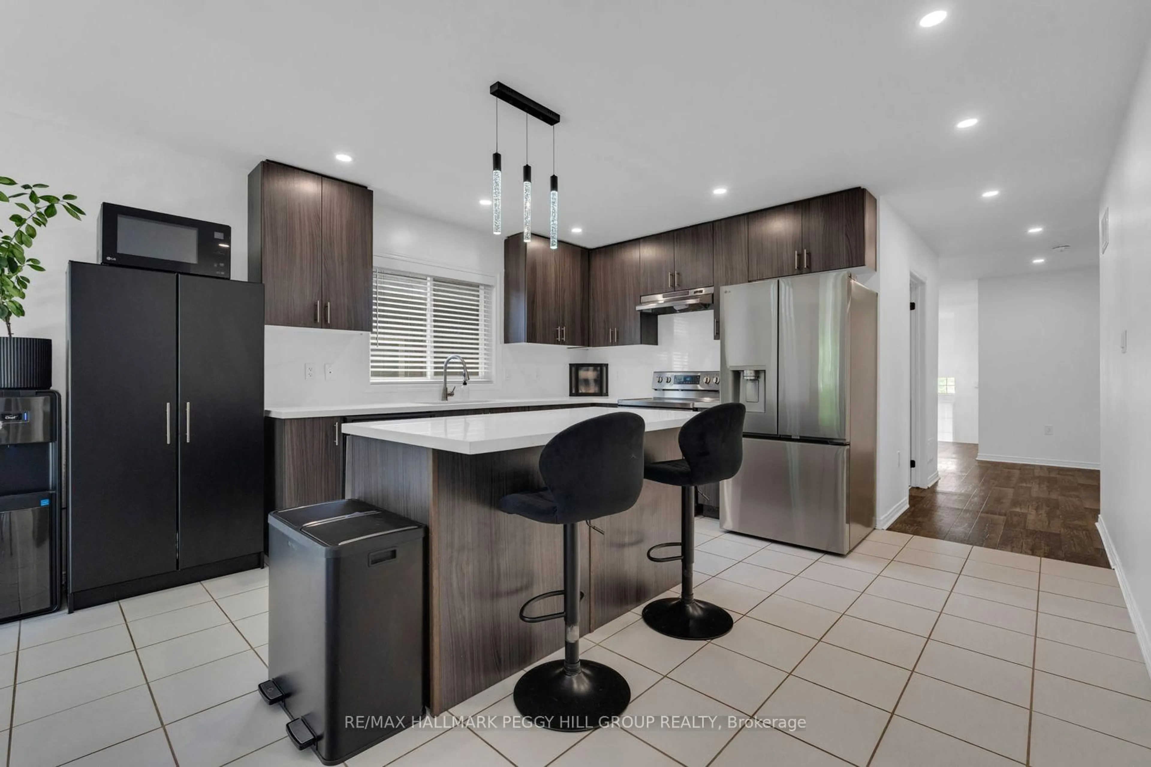 Contemporary kitchen, ceramic/tile floor for 247 Diana Dr, Orillia Ontario L3V 8J8