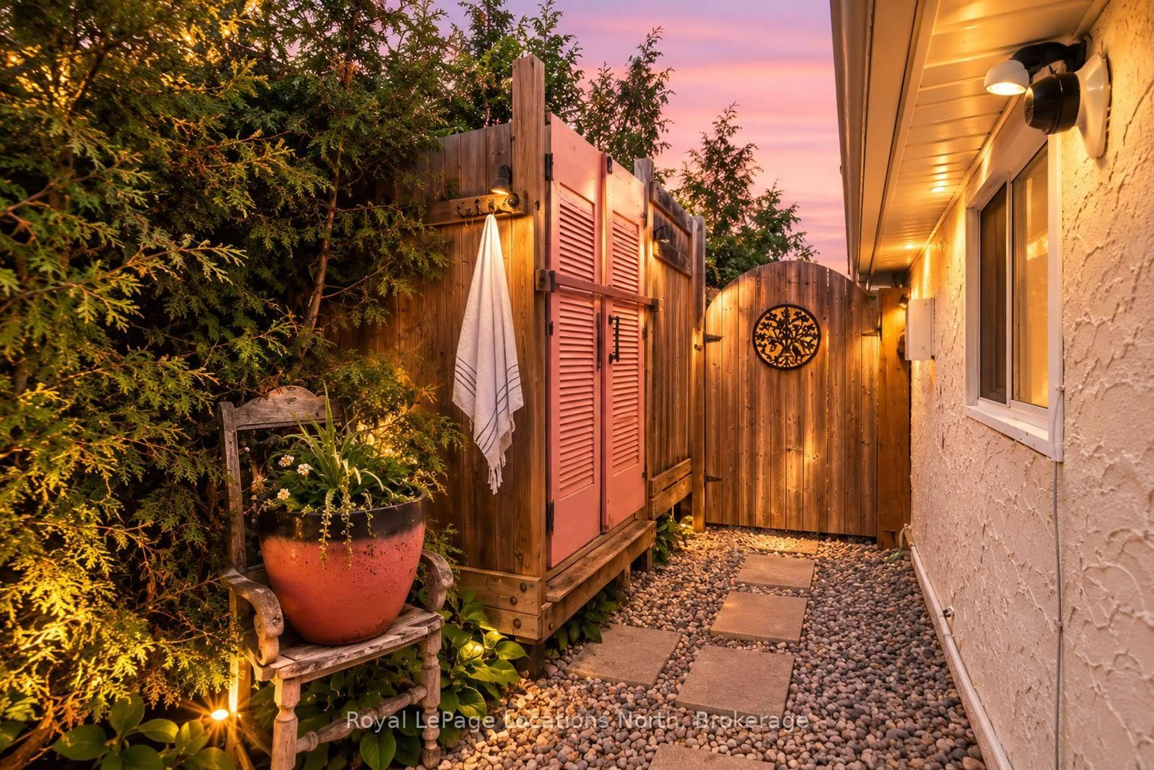 Patio, street for 34 Glenwood Dr, Wasaga Beach Ontario L9Z 2K5