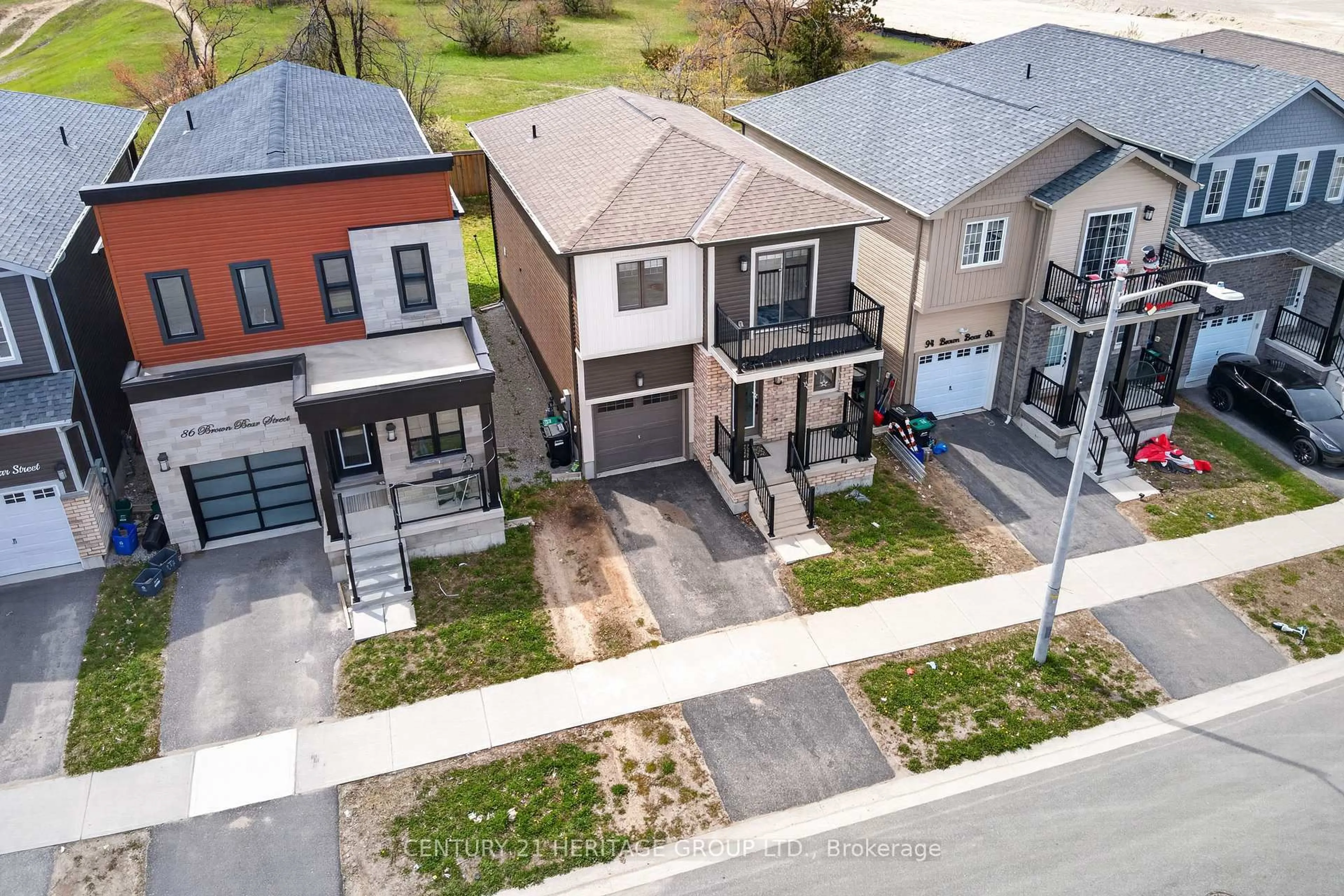 A pic from outside/outdoor area/front of a property/back of a property/a pic from drone, street for 90 Brown Bear St, Barrie Ontario L4H 2S5