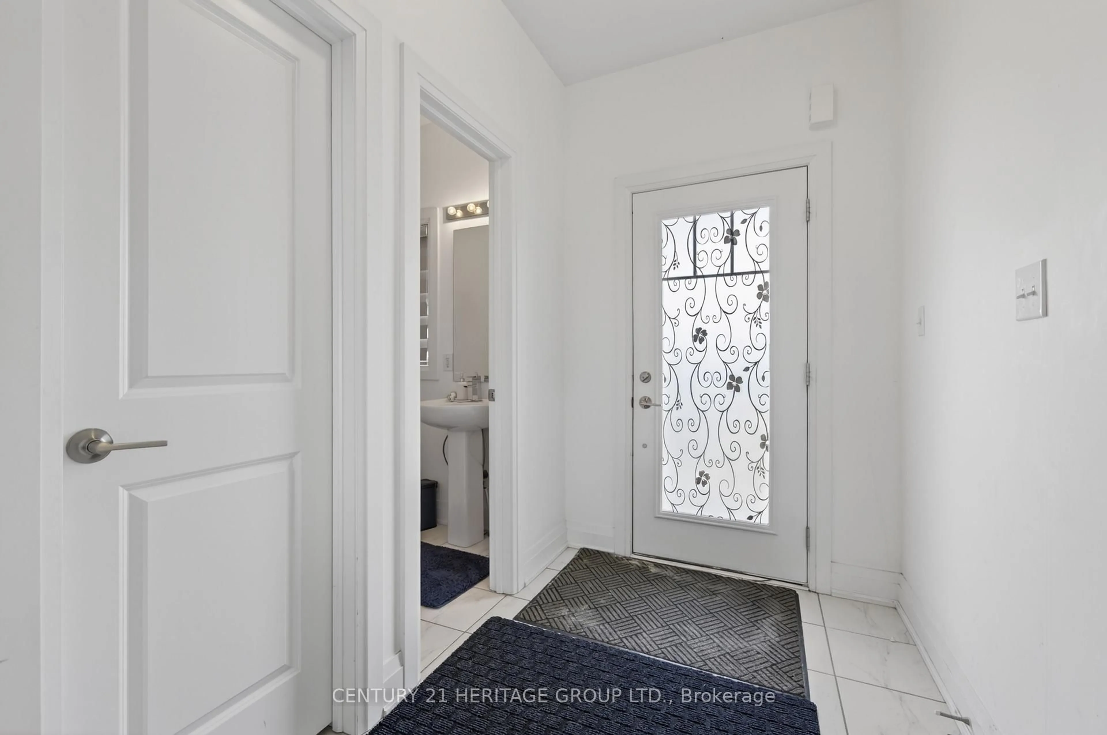 Indoor entryway for 90 Brown Bear St, Barrie Ontario L4H 2S5